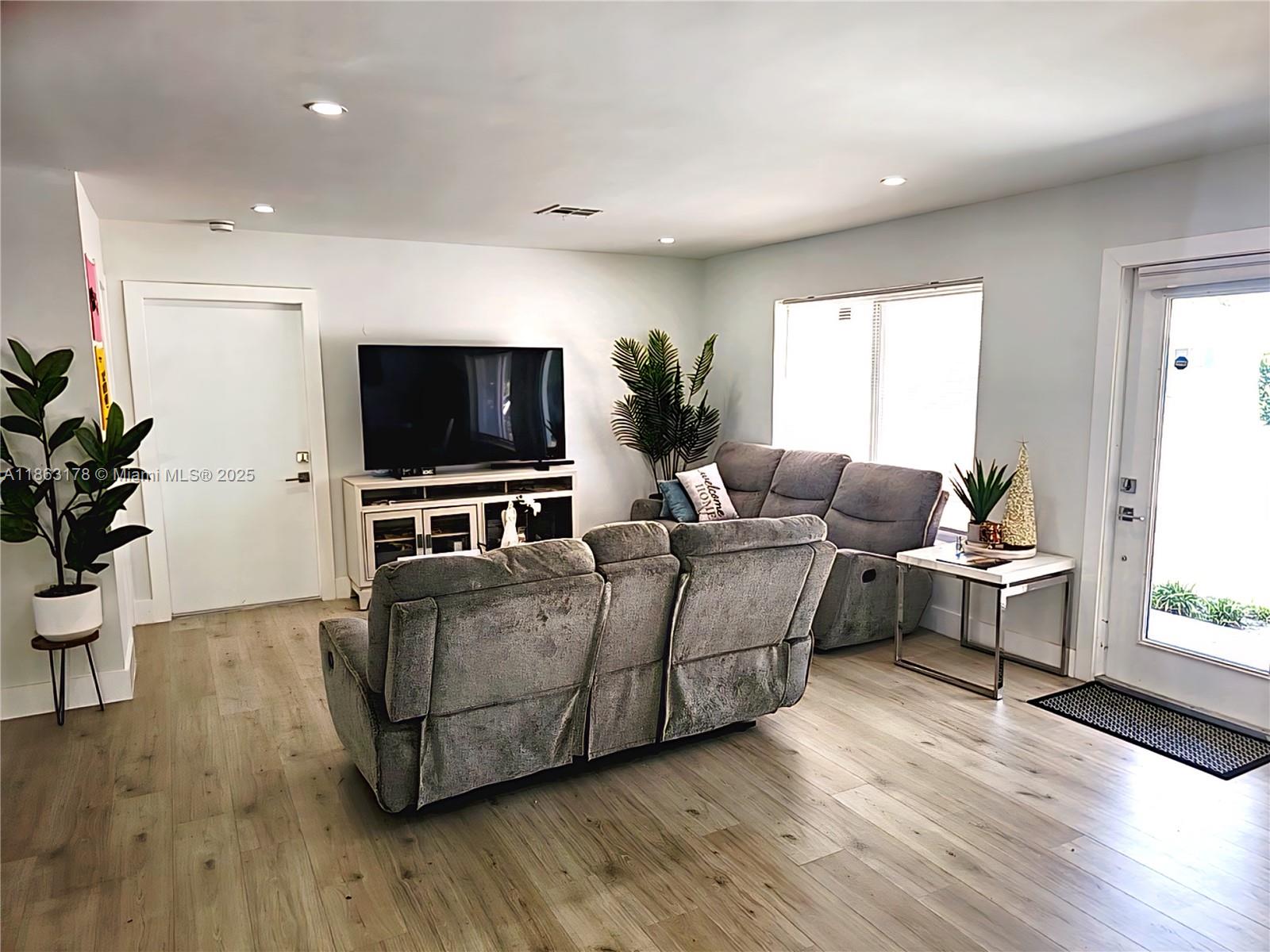 CORAL RIDGE ISLES - Residential