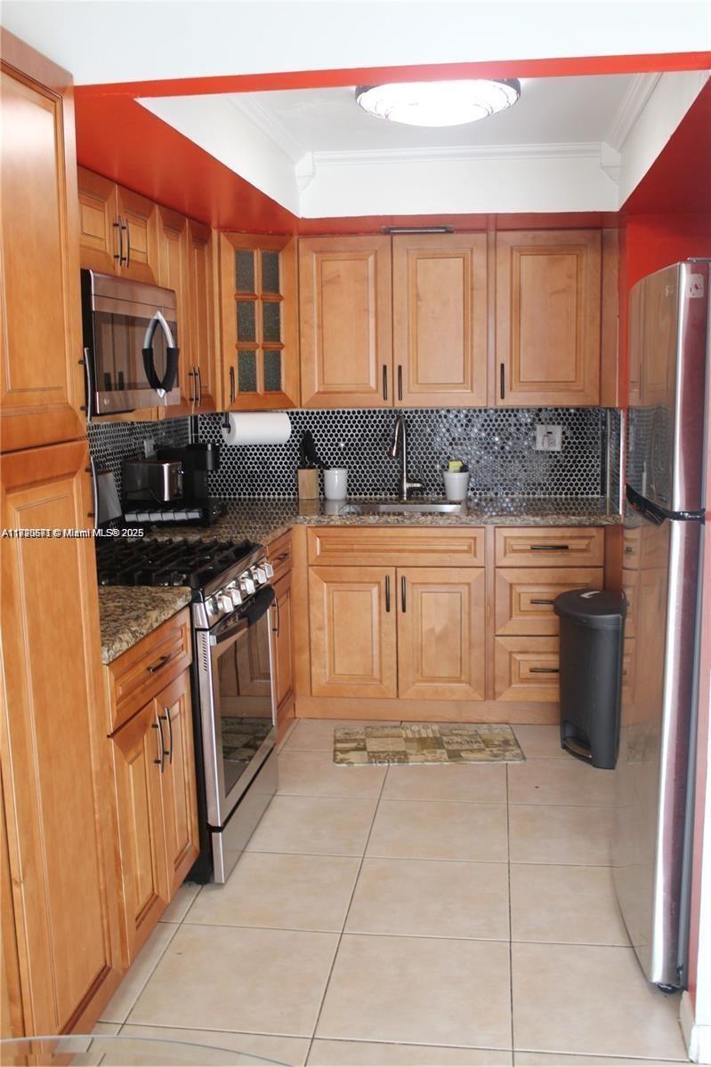 MISSIONWOOD AT MIRAMAR CO - Residential Lease