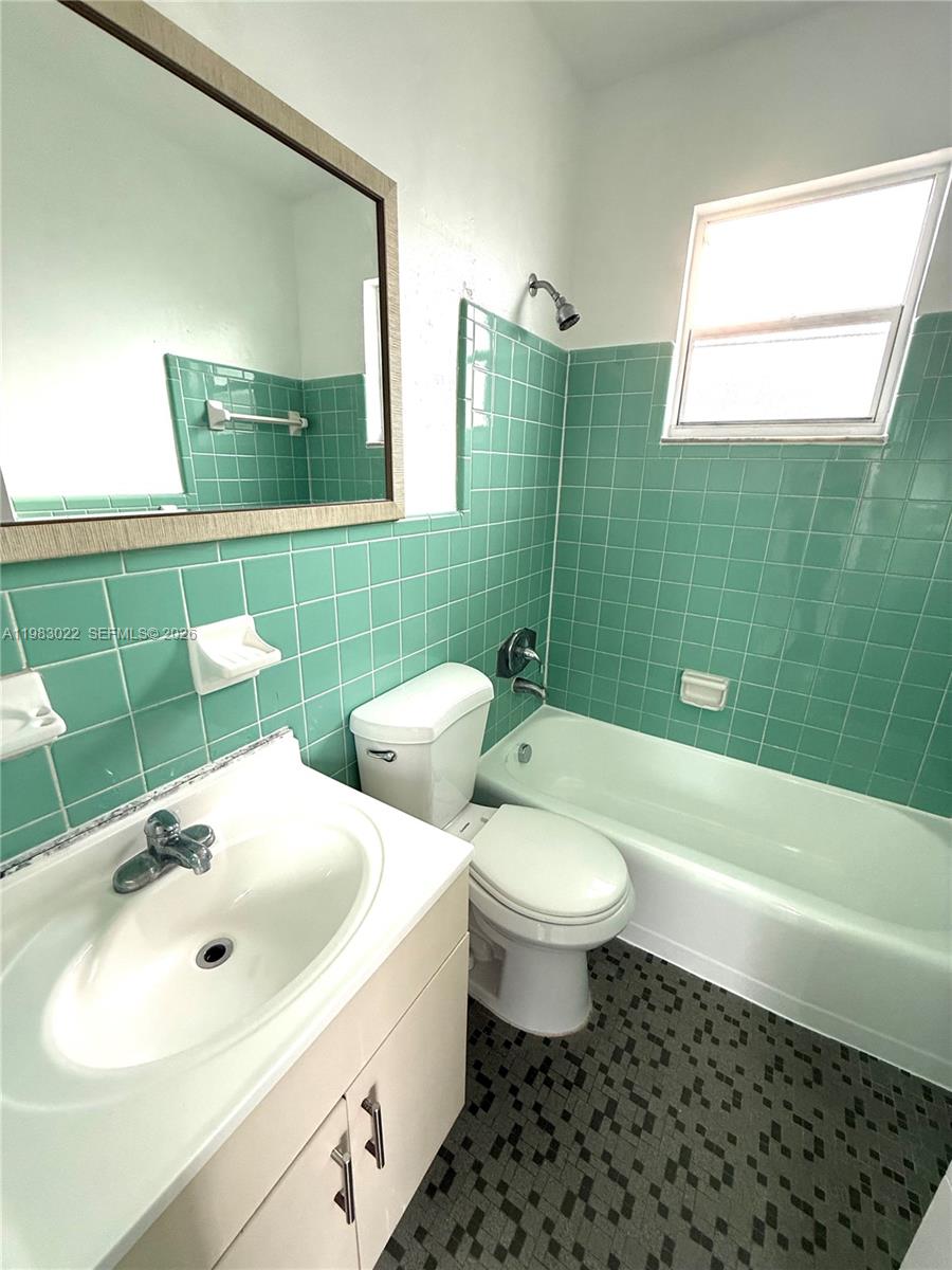 N MIAMI ESTATES - Residential Lease