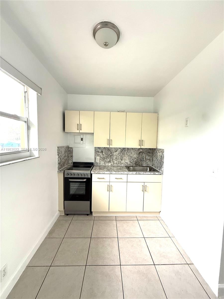 N MIAMI ESTATES - Residential Lease