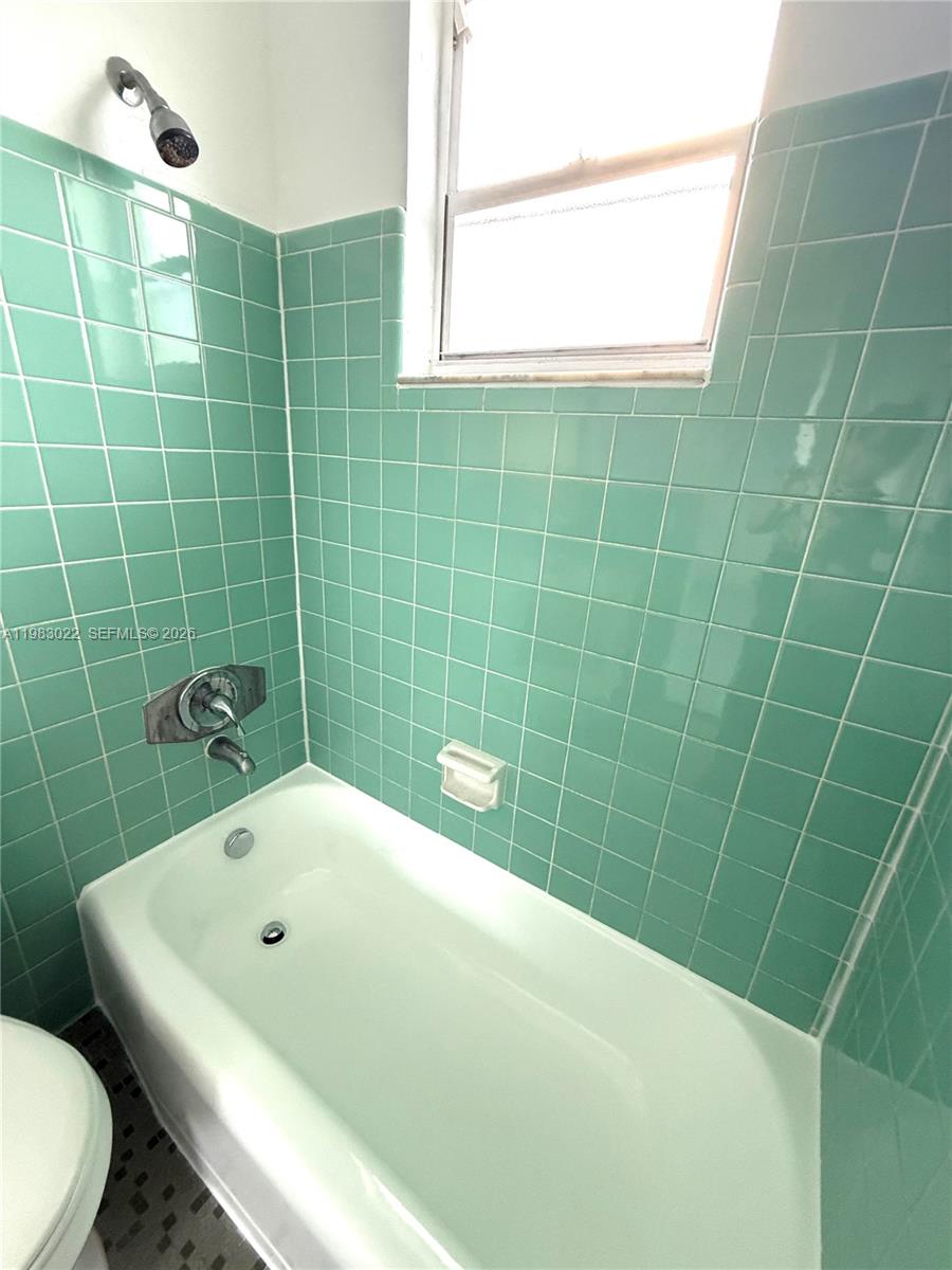 N MIAMI ESTATES - Residential Lease