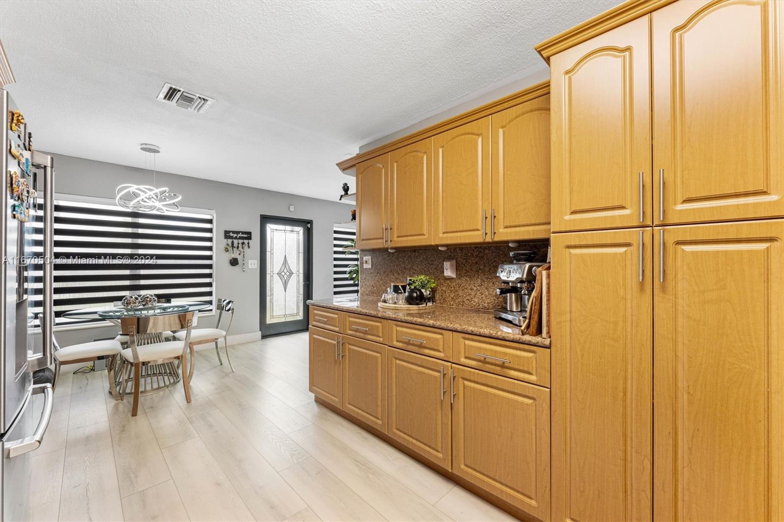 BREEZYWAY MANOR SECOND AD - Residential