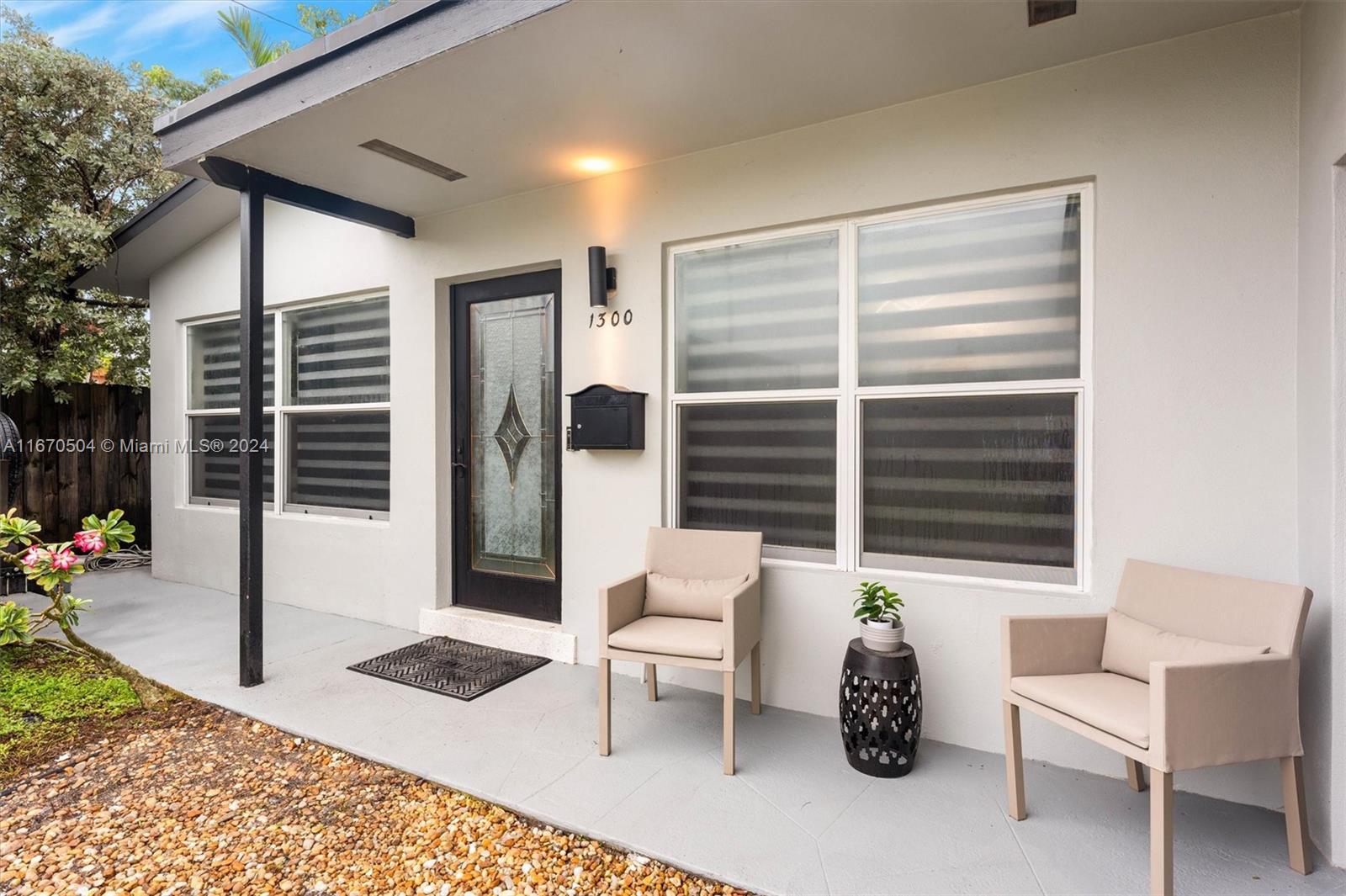 BREEZYWAY MANOR SECOND AD - Residential