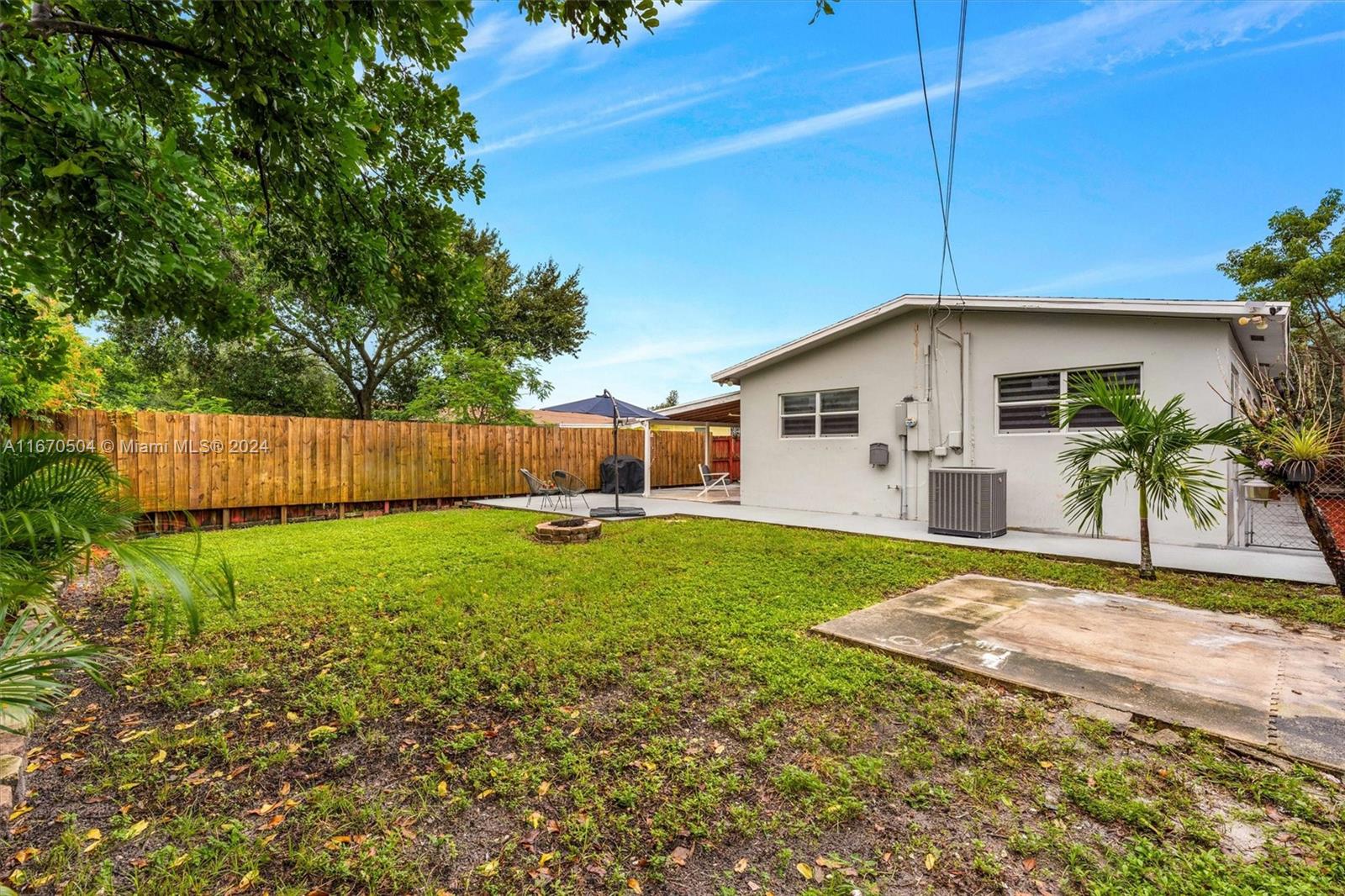 BREEZYWAY MANOR SECOND AD - Residential