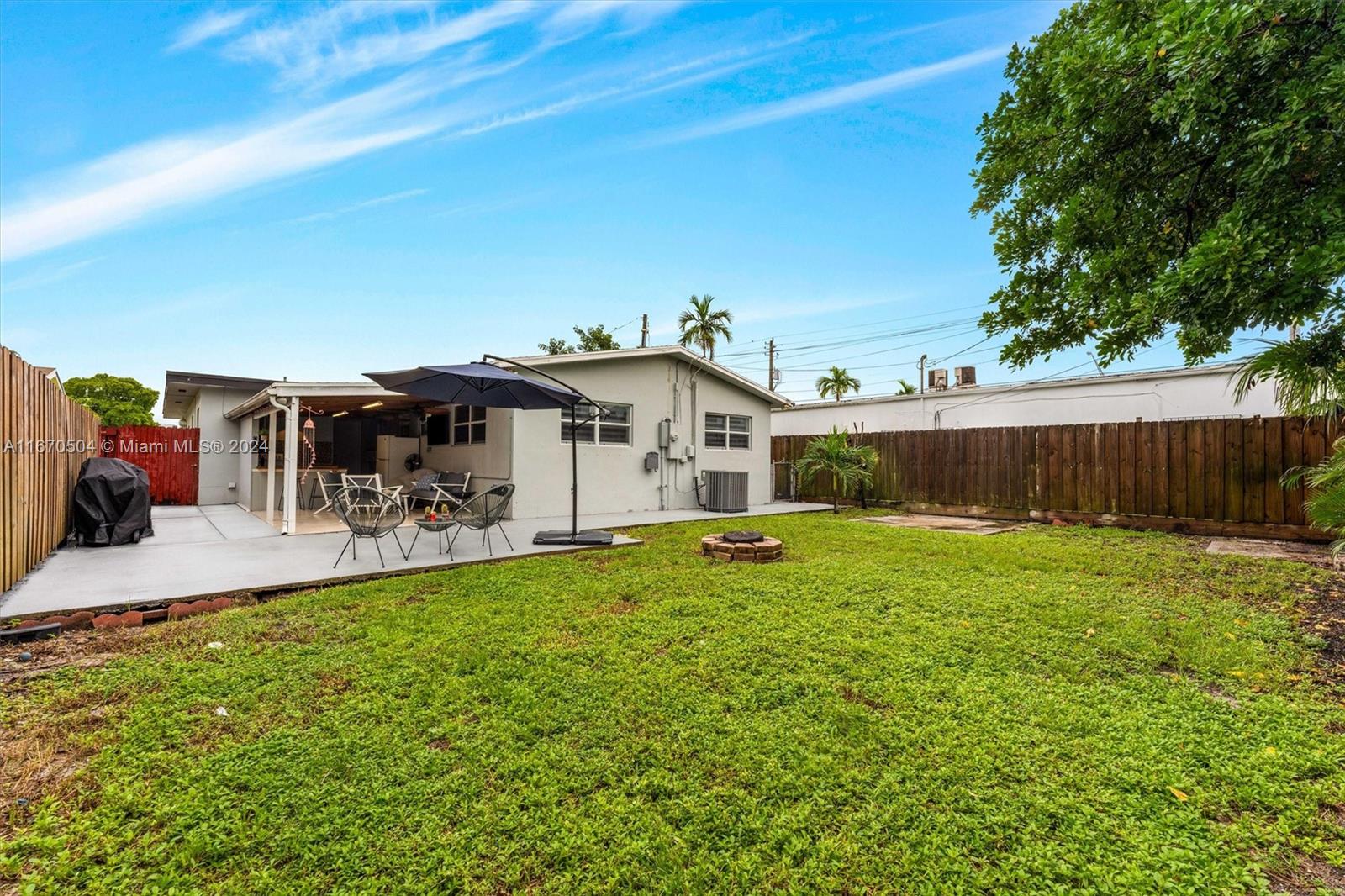 BREEZYWAY MANOR SECOND AD - Residential