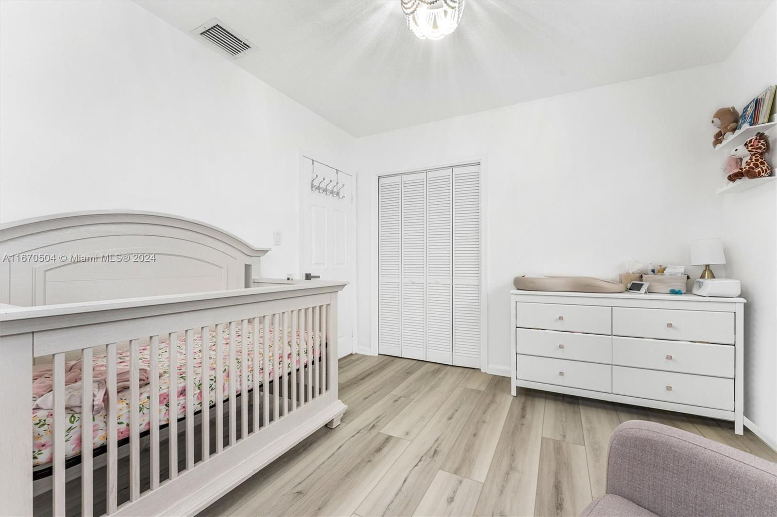 BREEZYWAY MANOR SECOND AD - Residential