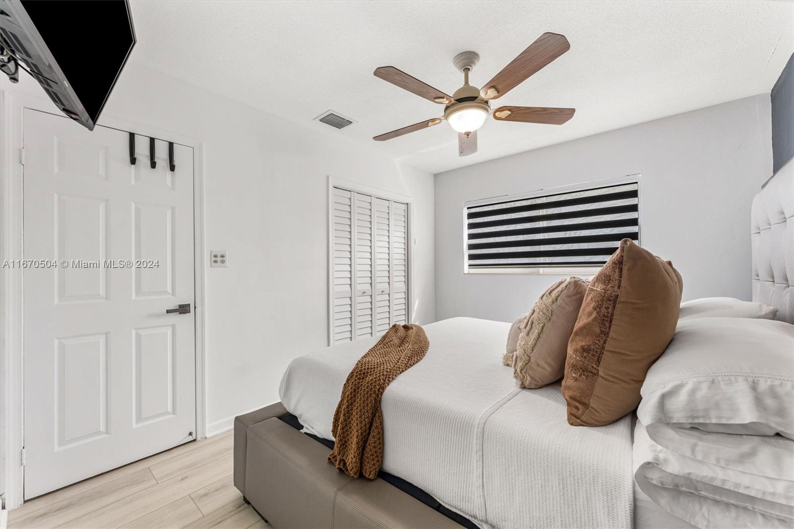 BREEZYWAY MANOR SECOND AD - Residential
