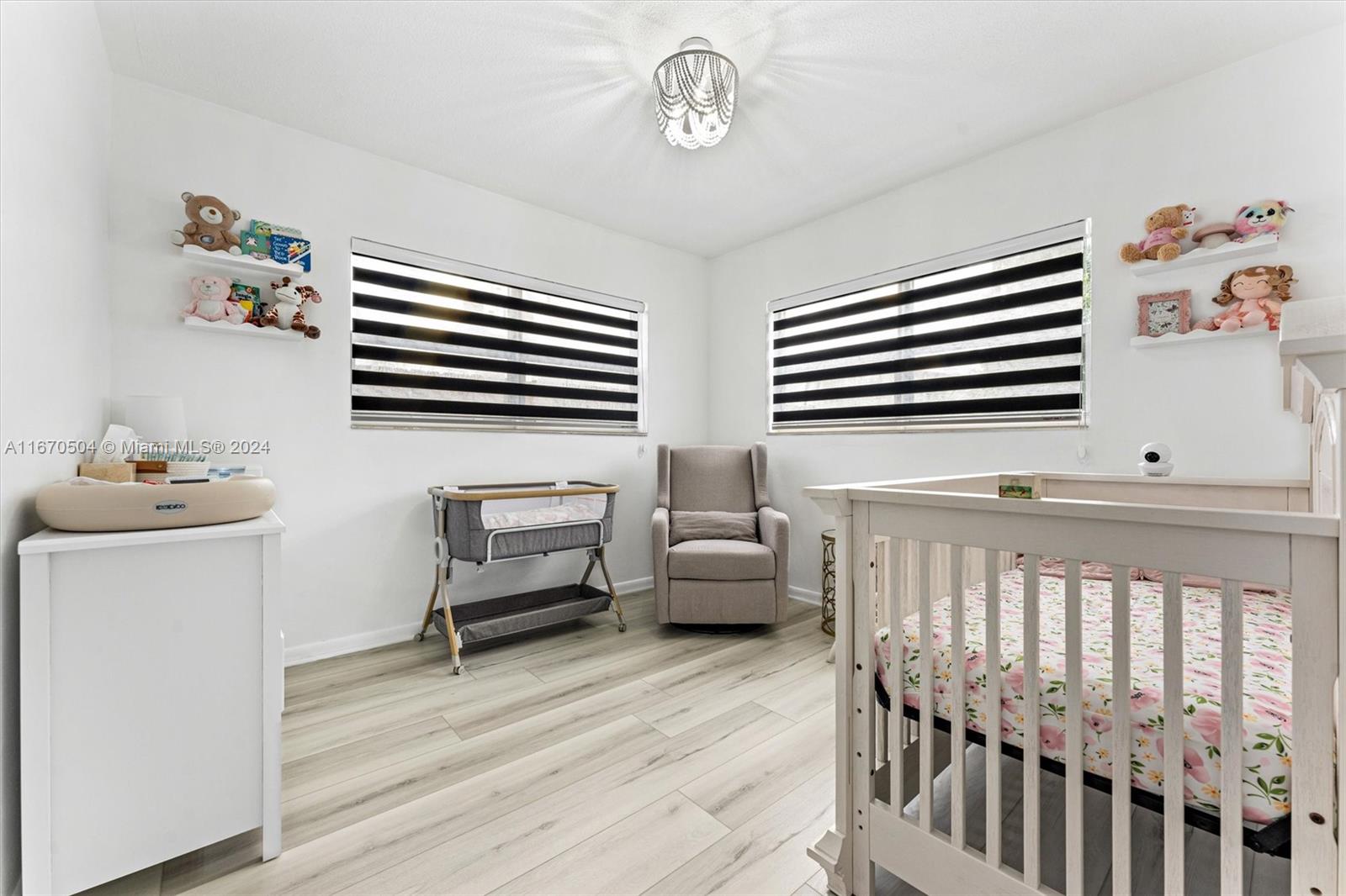 BREEZYWAY MANOR SECOND AD - Residential