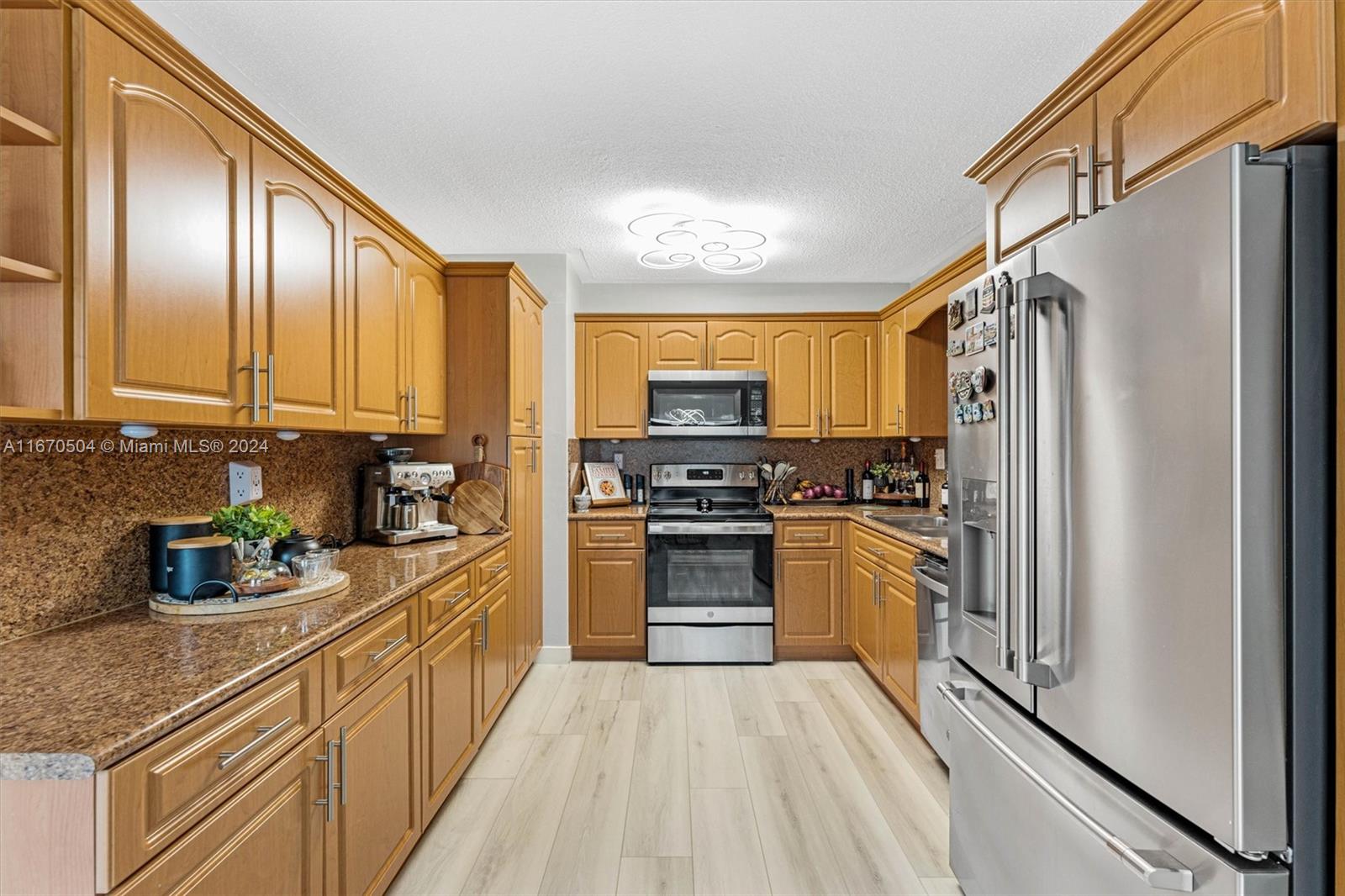 BREEZYWAY MANOR SECOND AD - Residential