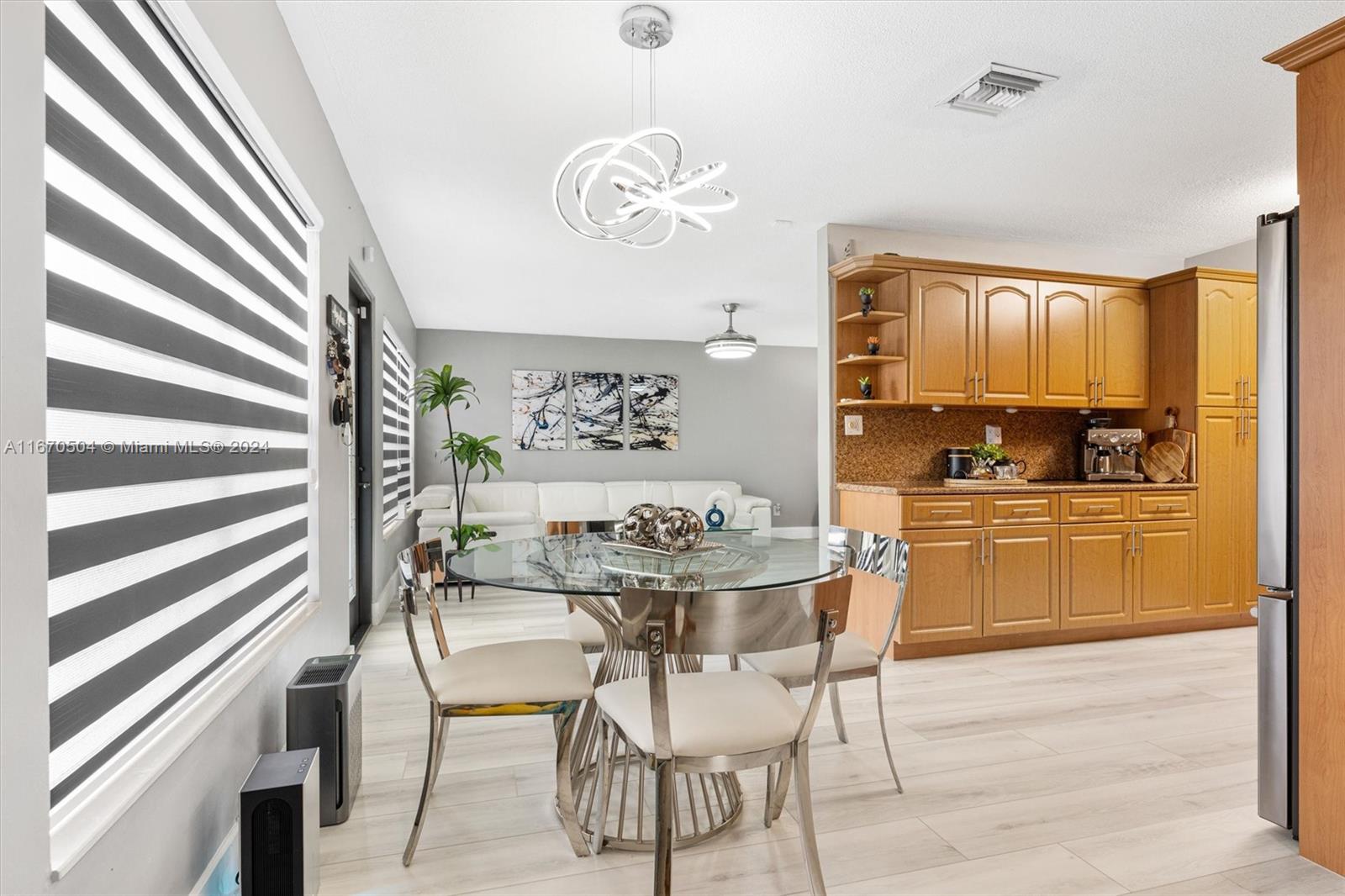 BREEZYWAY MANOR SECOND AD - Residential