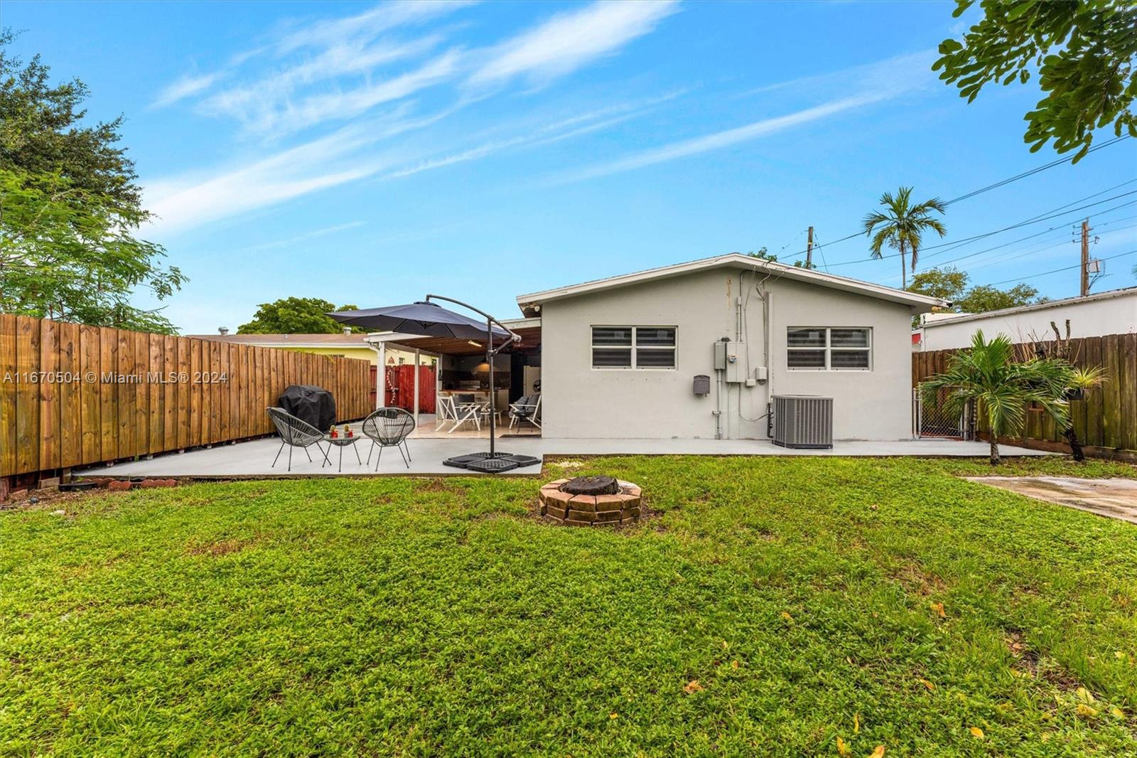 BREEZYWAY MANOR SECOND AD - Residential