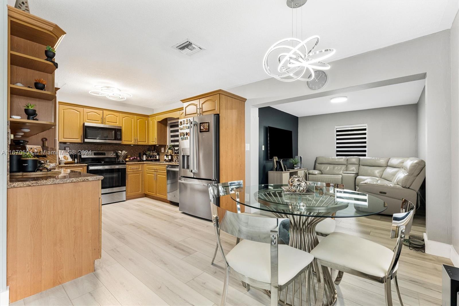 BREEZYWAY MANOR SECOND AD - Residential
