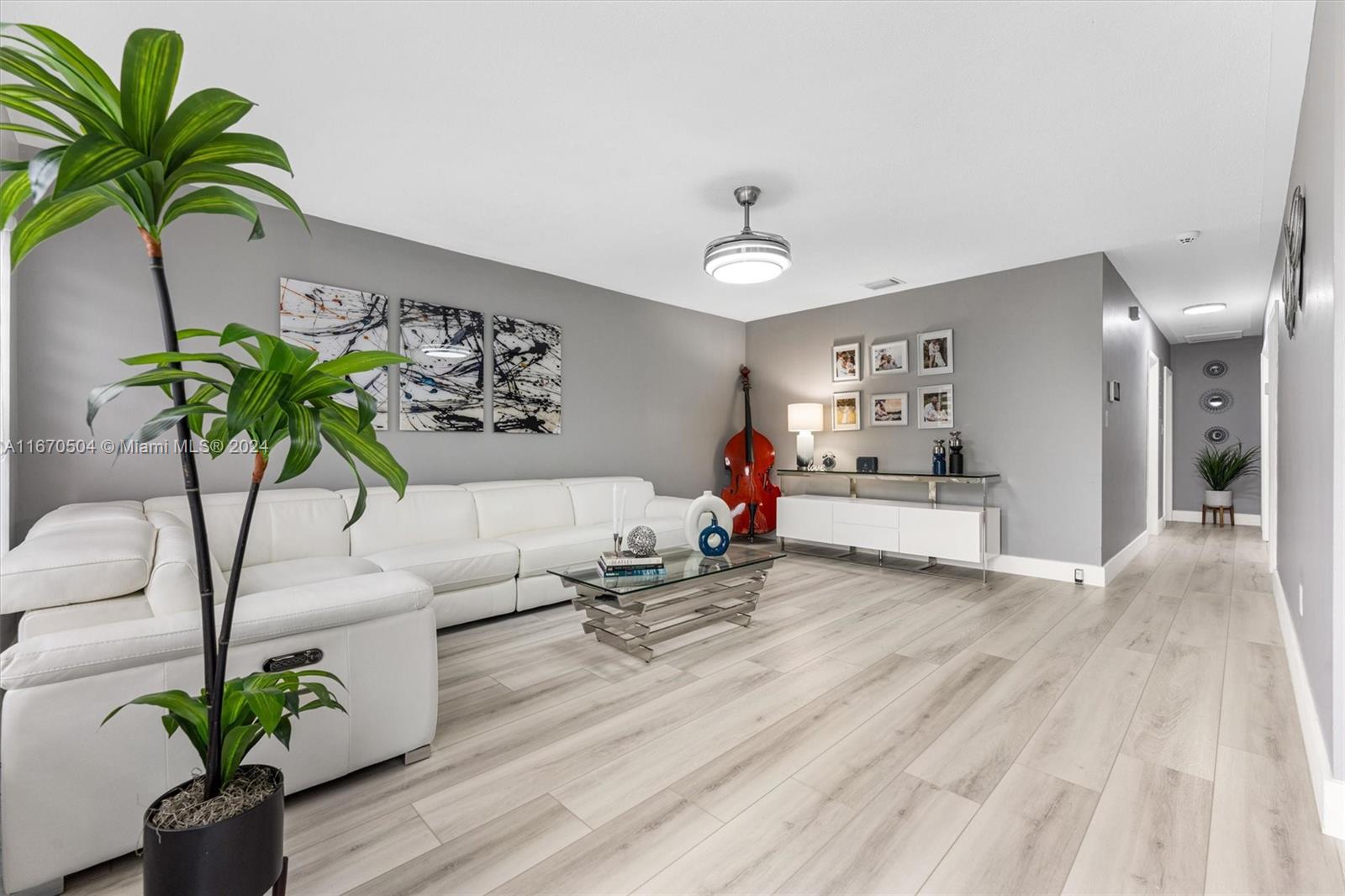 BREEZYWAY MANOR SECOND AD - Residential