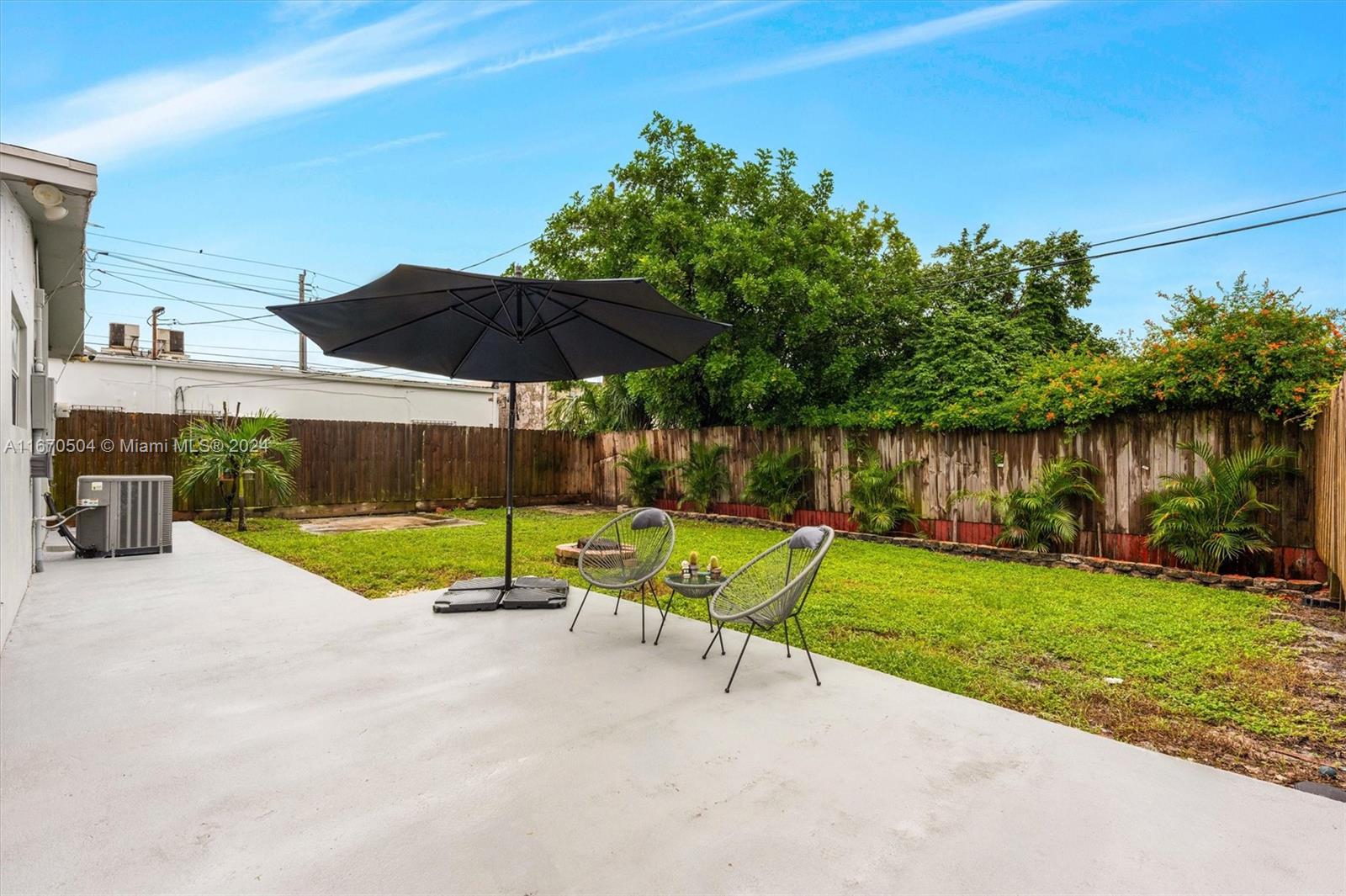 BREEZYWAY MANOR SECOND AD - Residential