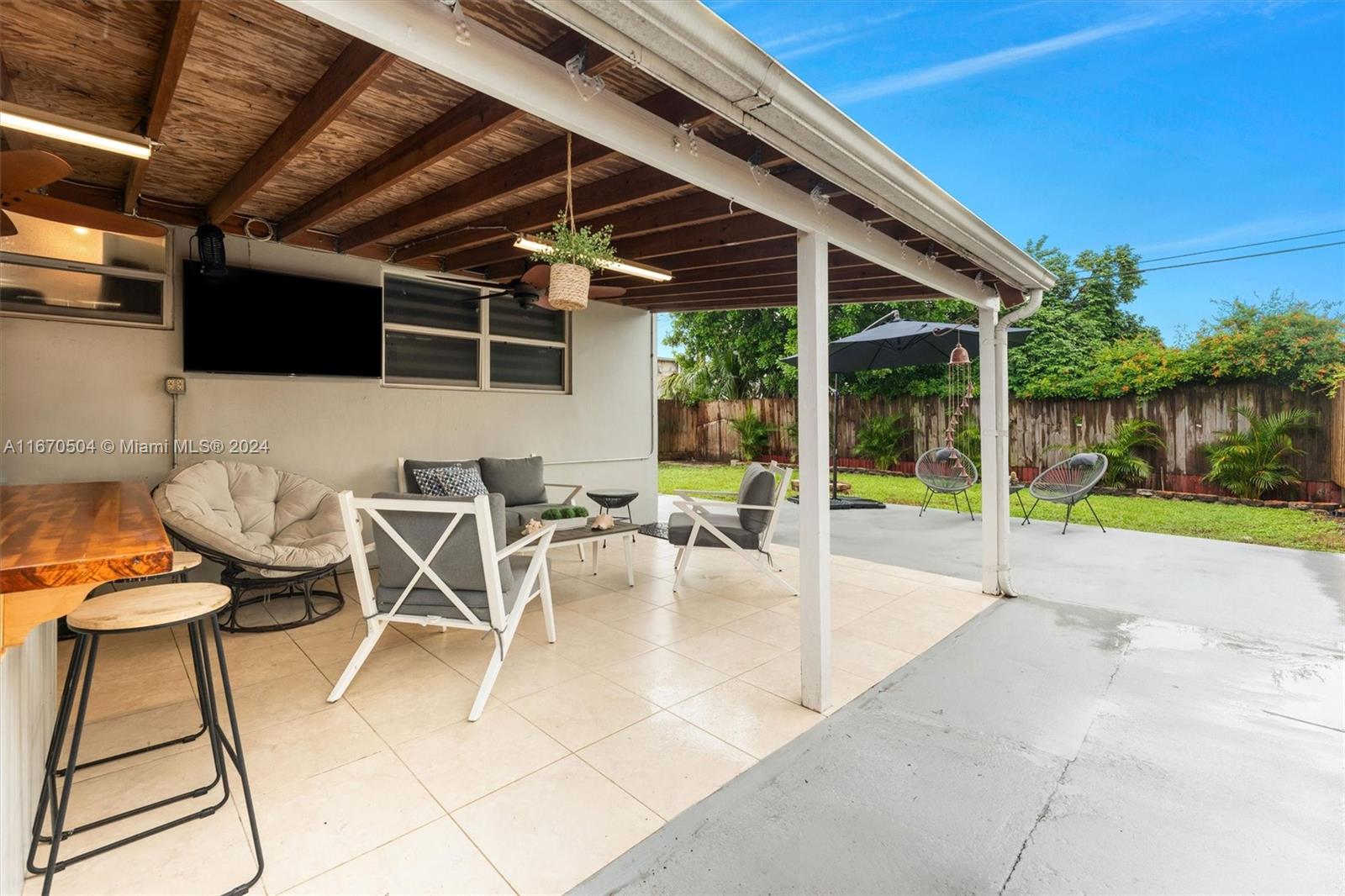 BREEZYWAY MANOR SECOND AD - Residential