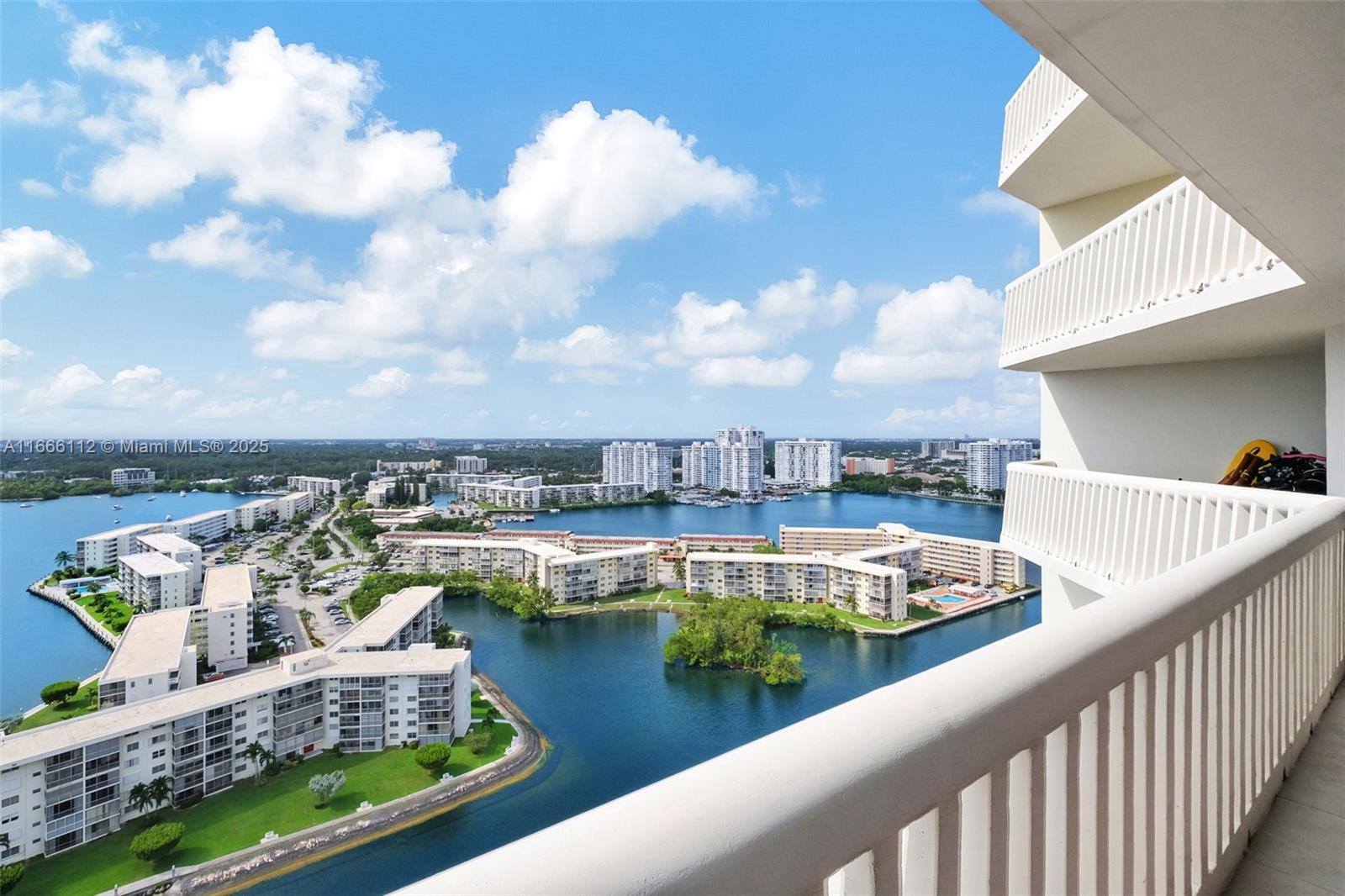 1000 ISL BLVD WILLIAMS IS - Residential