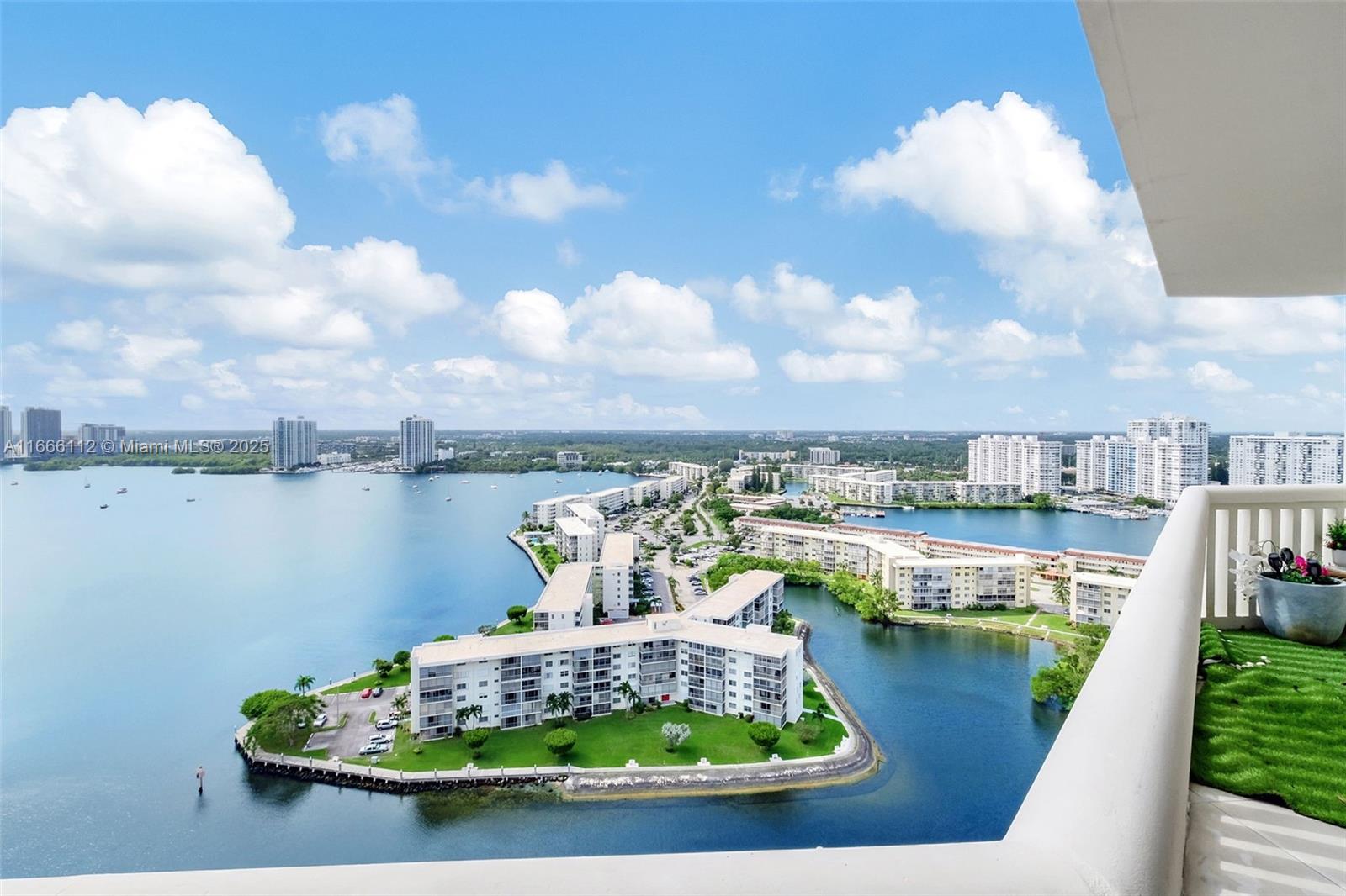 1000 ISL BLVD WILLIAMS IS - Residential