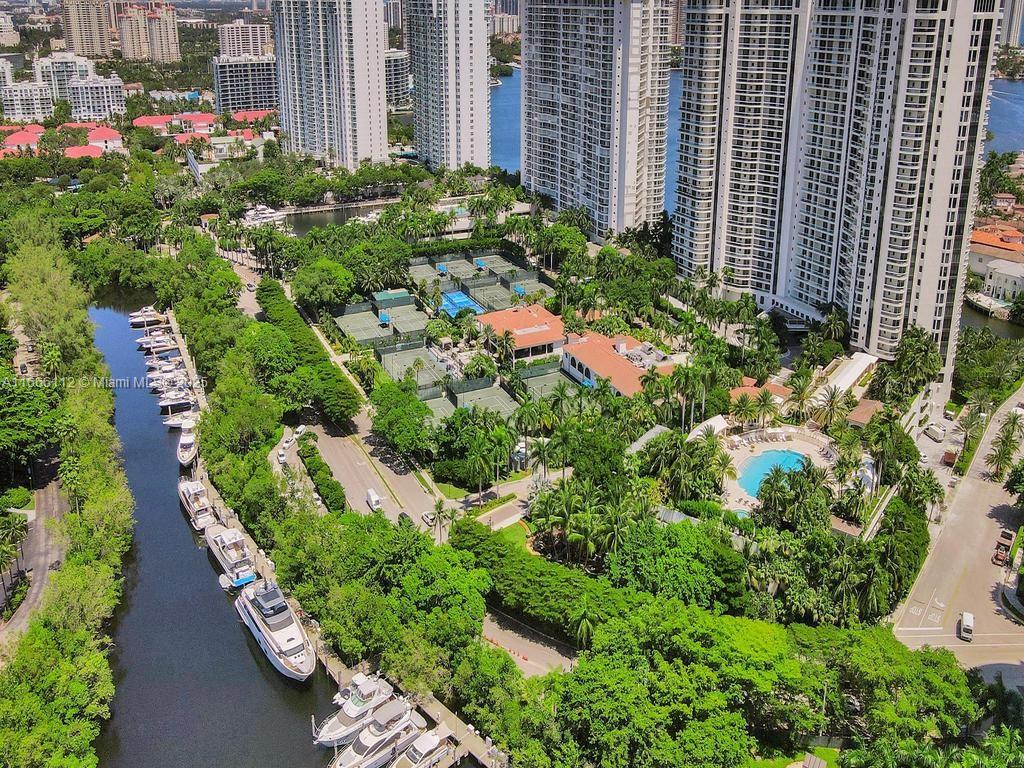 1000 ISL BLVD WILLIAMS IS - Residential