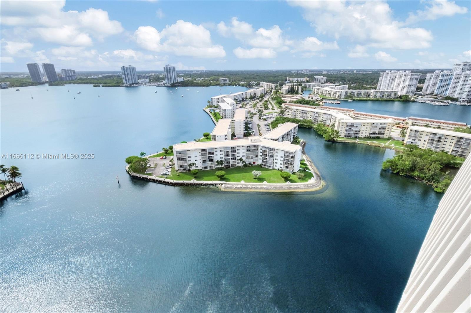 1000 ISL BLVD WILLIAMS IS - Residential