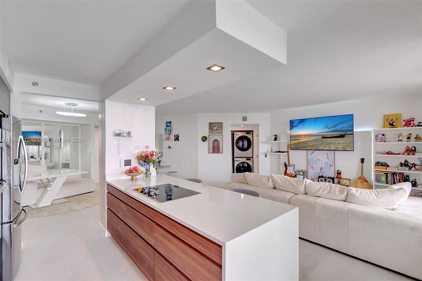 1000 ISL BLVD WILLIAMS IS - Residential