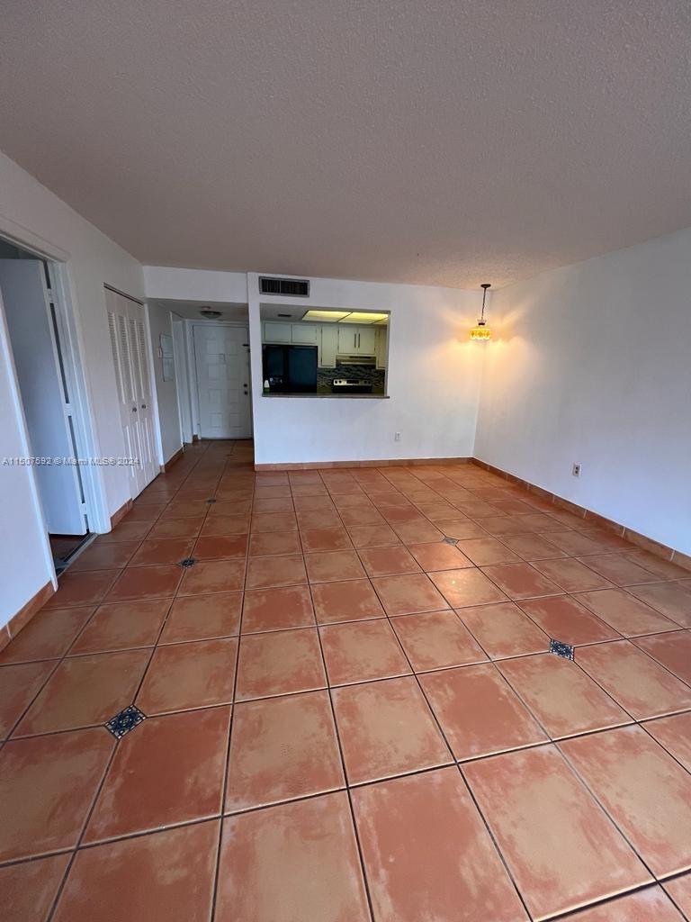 INVERWOOD CONDO - Residential Lease