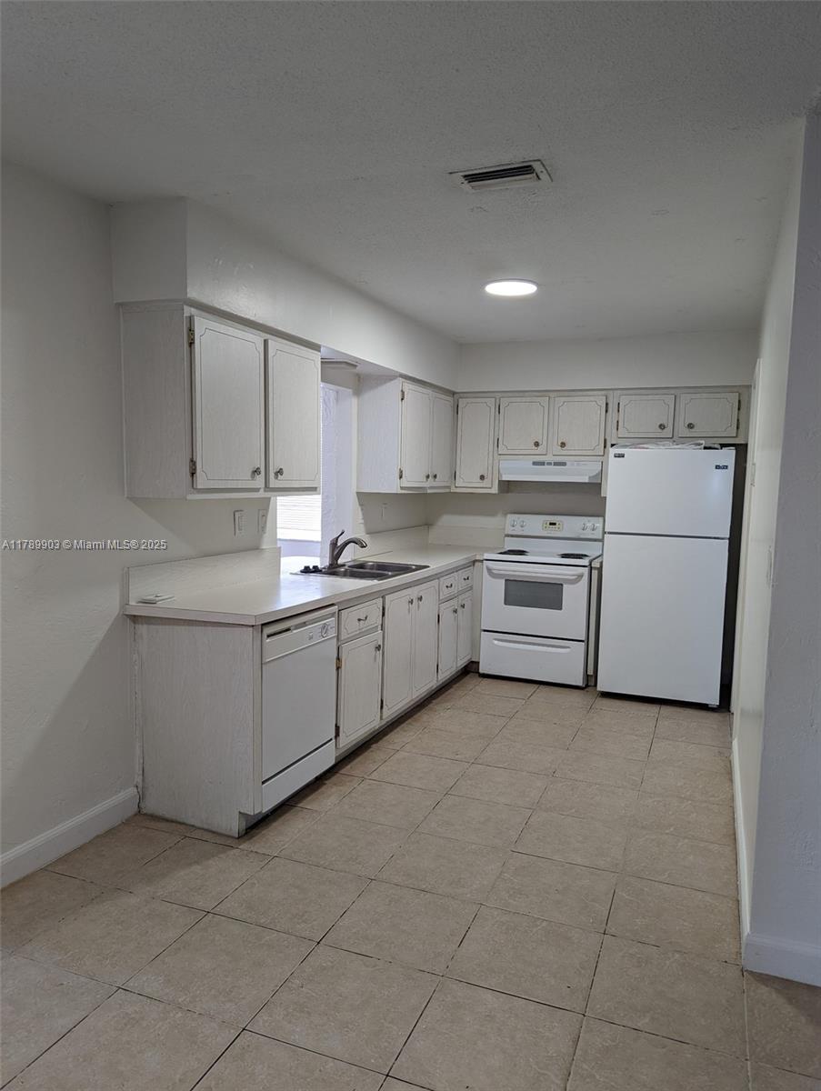 7007 NW 99th Ave