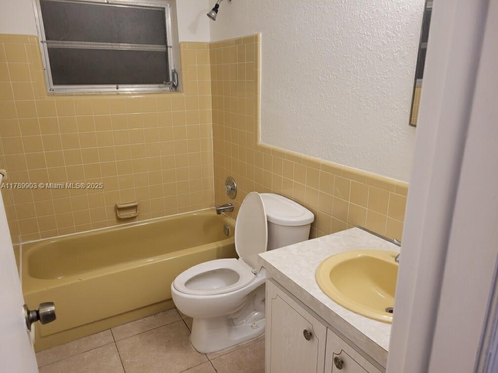 7007 NW 99th Ave