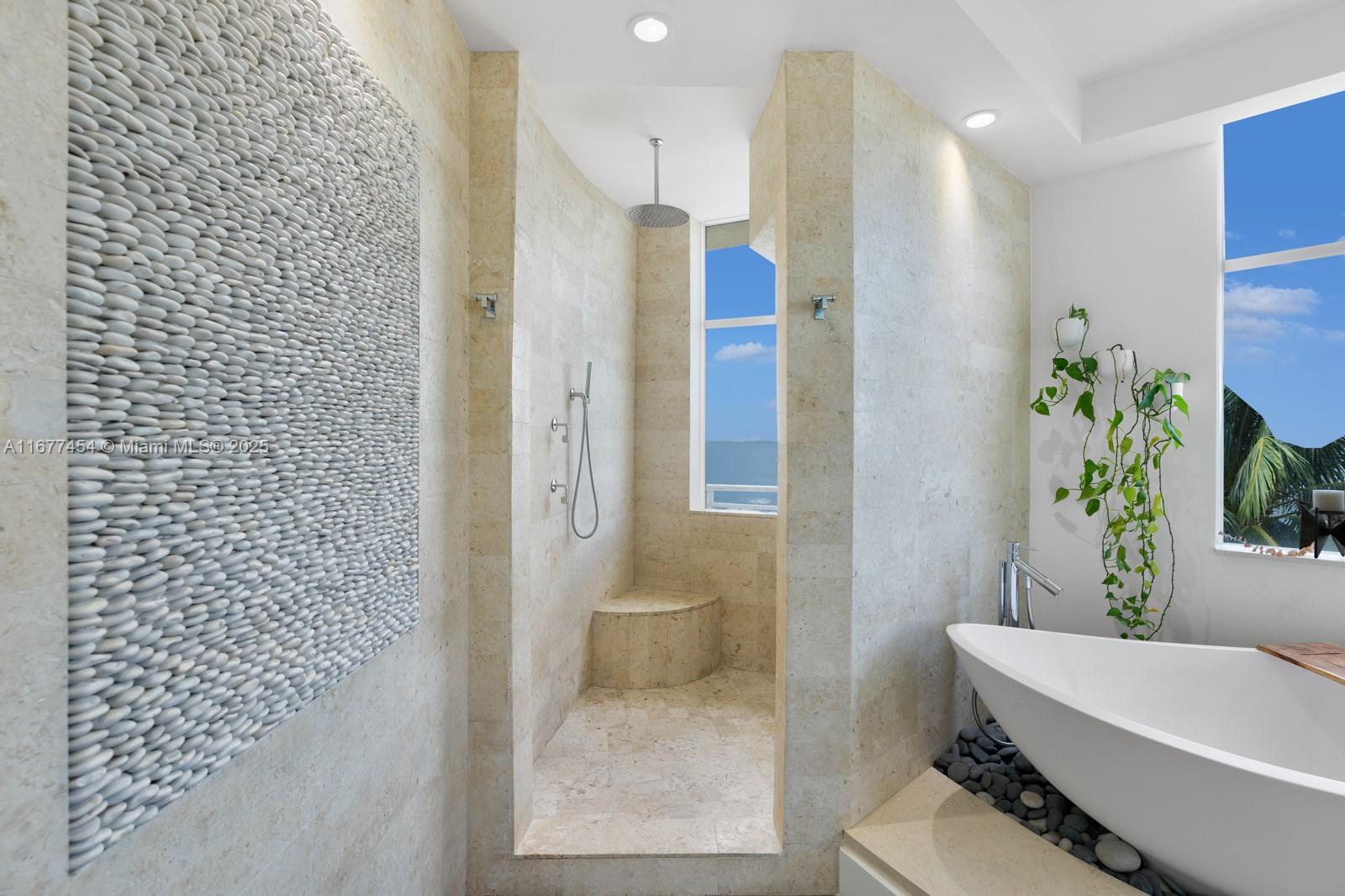 THE VISTAS CONDO - Residential