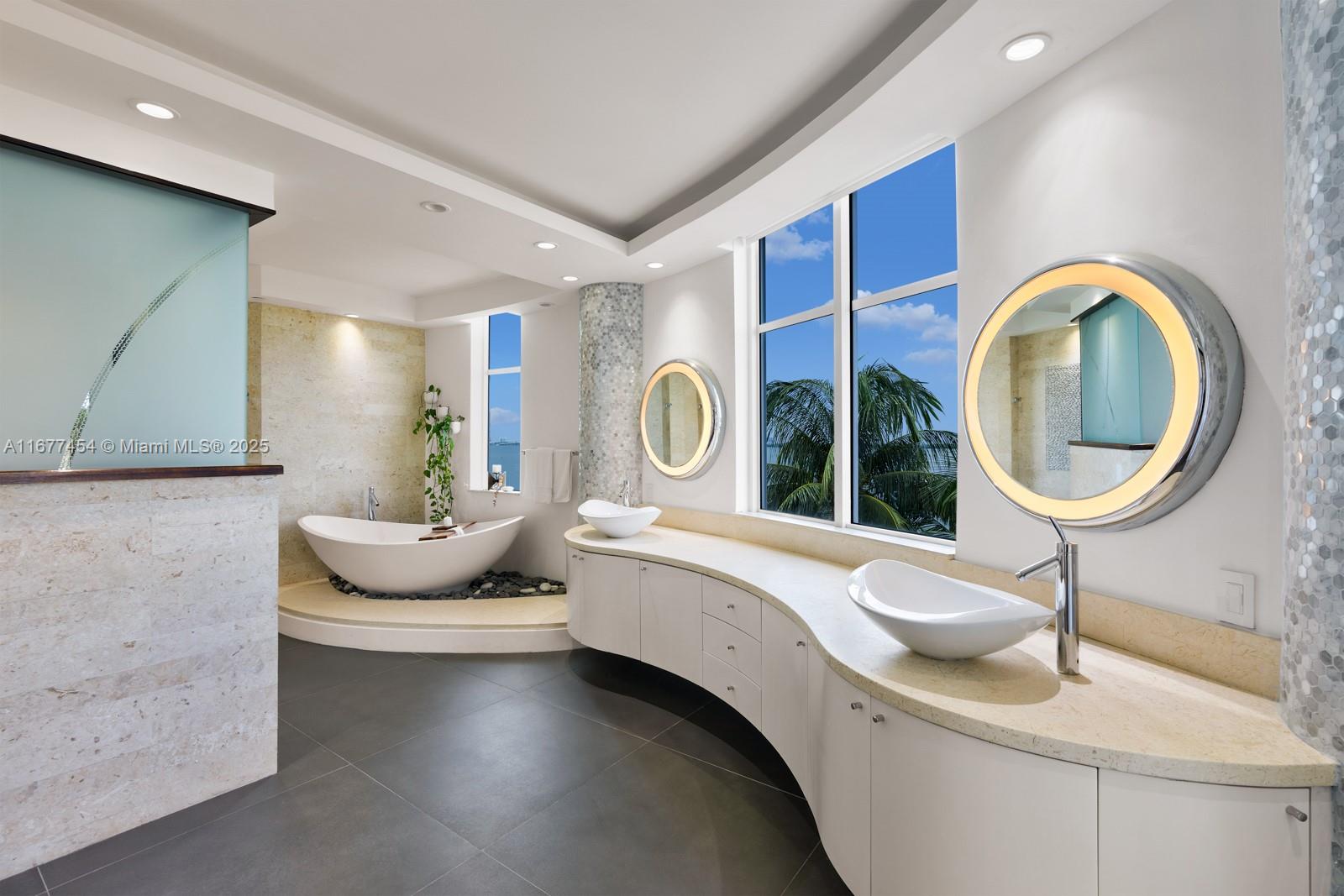 THE VISTAS CONDO - Residential