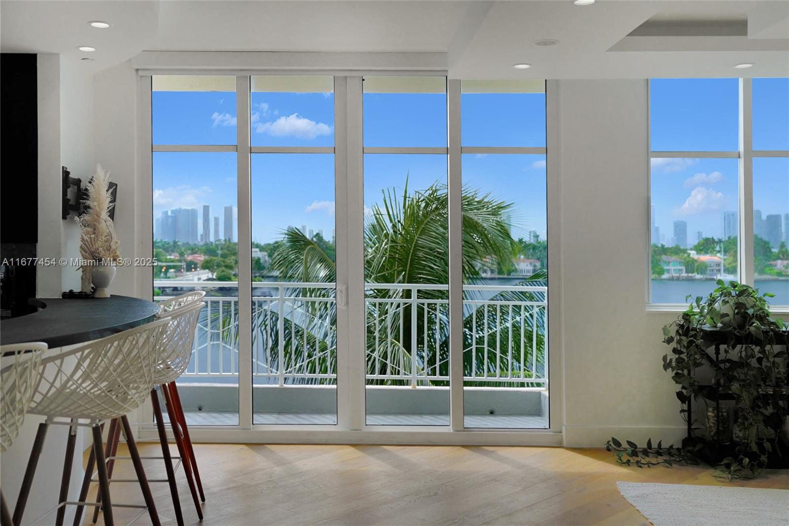 THE VISTAS CONDO - Residential