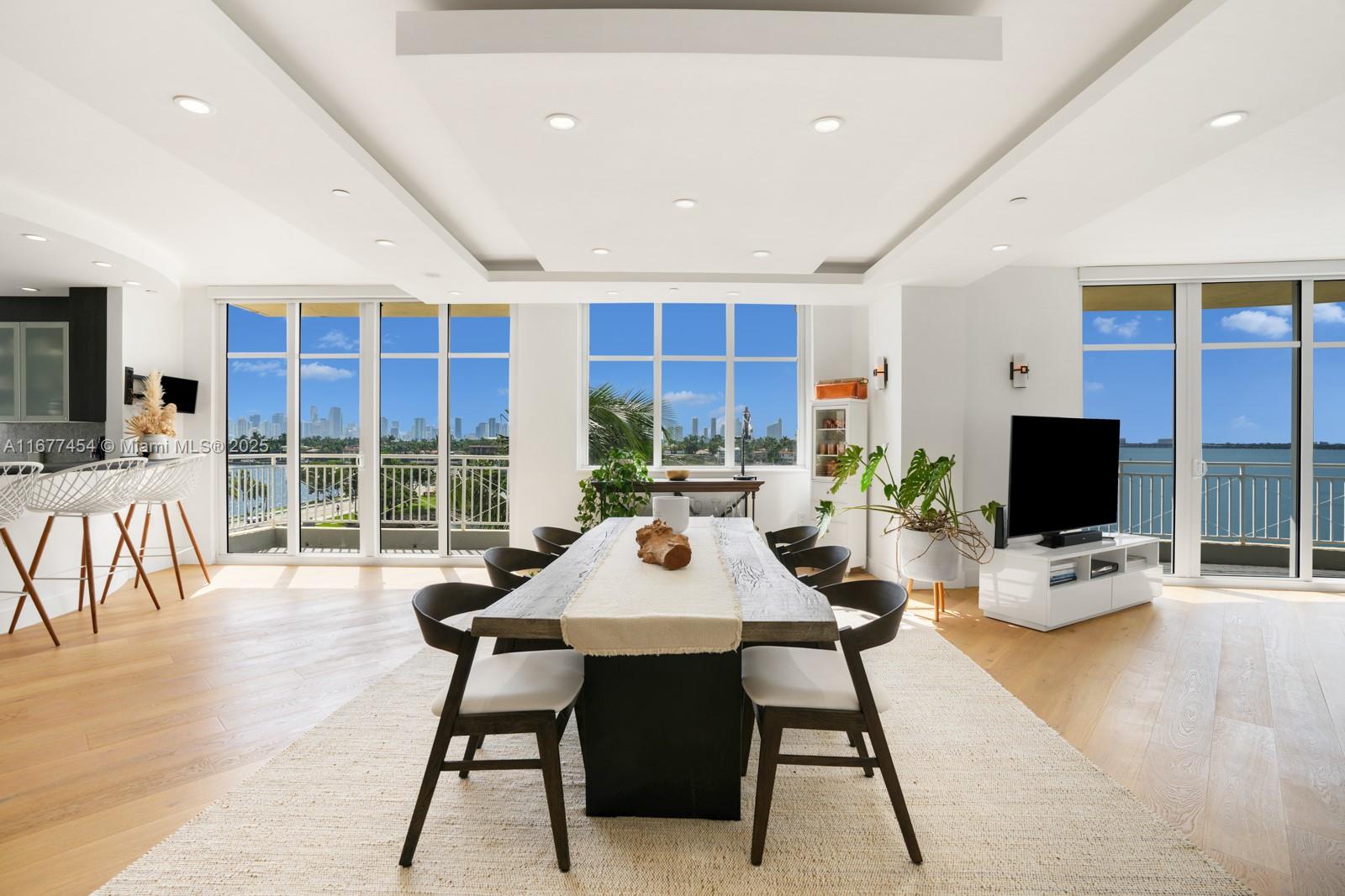 THE VISTAS CONDO - Residential