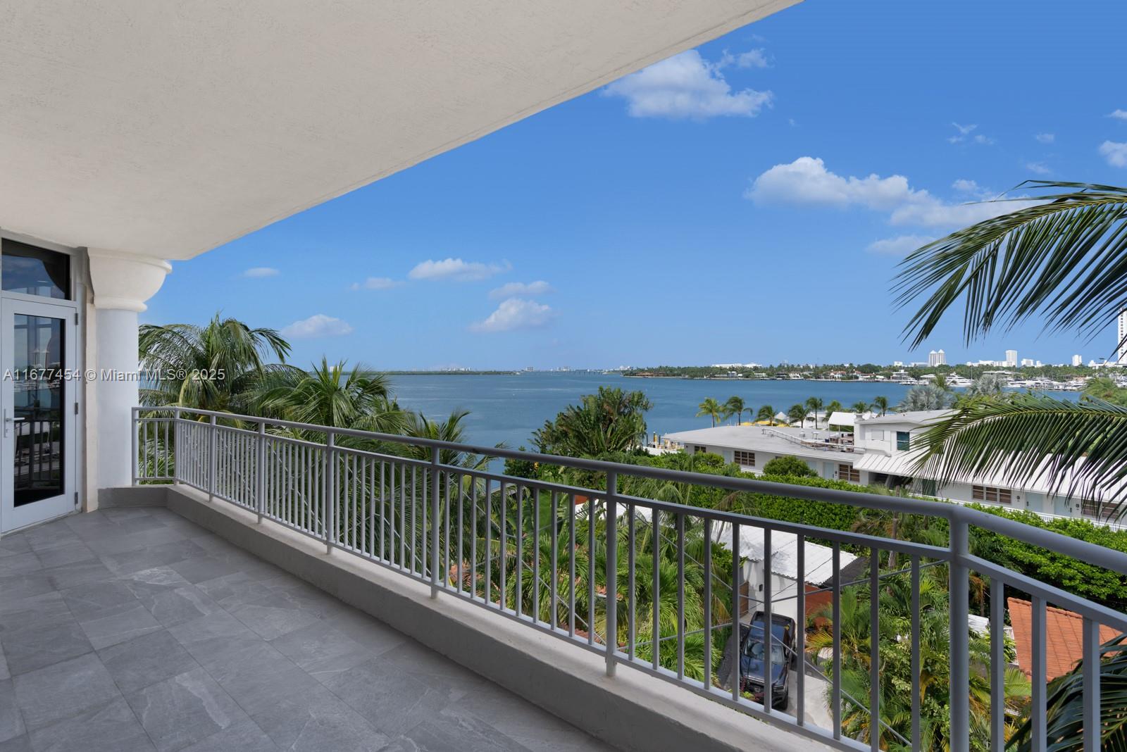 THE VISTAS CONDO - Residential