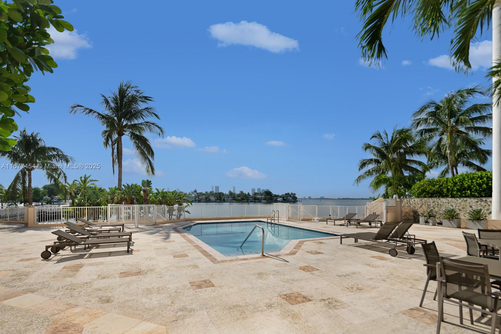 THE VISTAS CONDO - Residential
