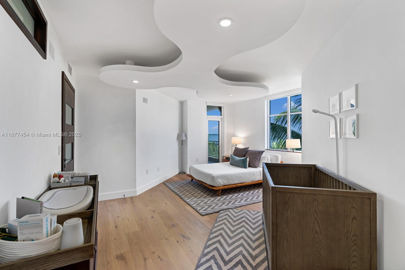 THE VISTAS CONDO - Residential