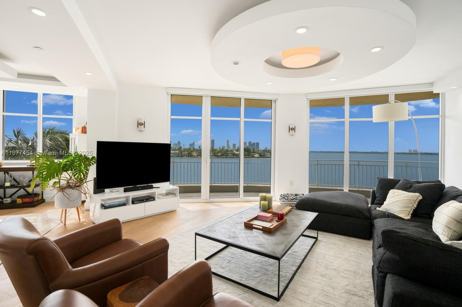 THE VISTAS CONDO - Residential