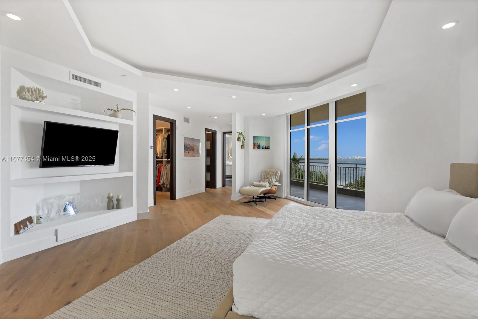 THE VISTAS CONDO - Residential
