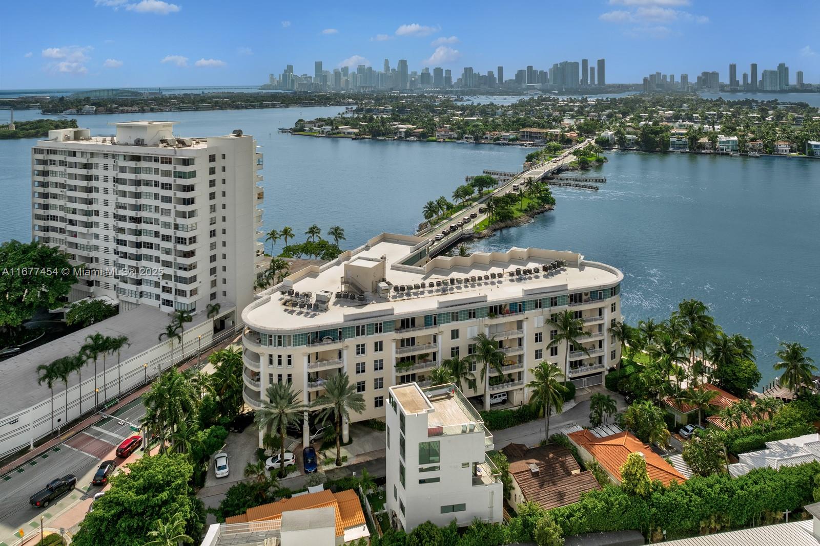 THE VISTAS CONDO - Residential