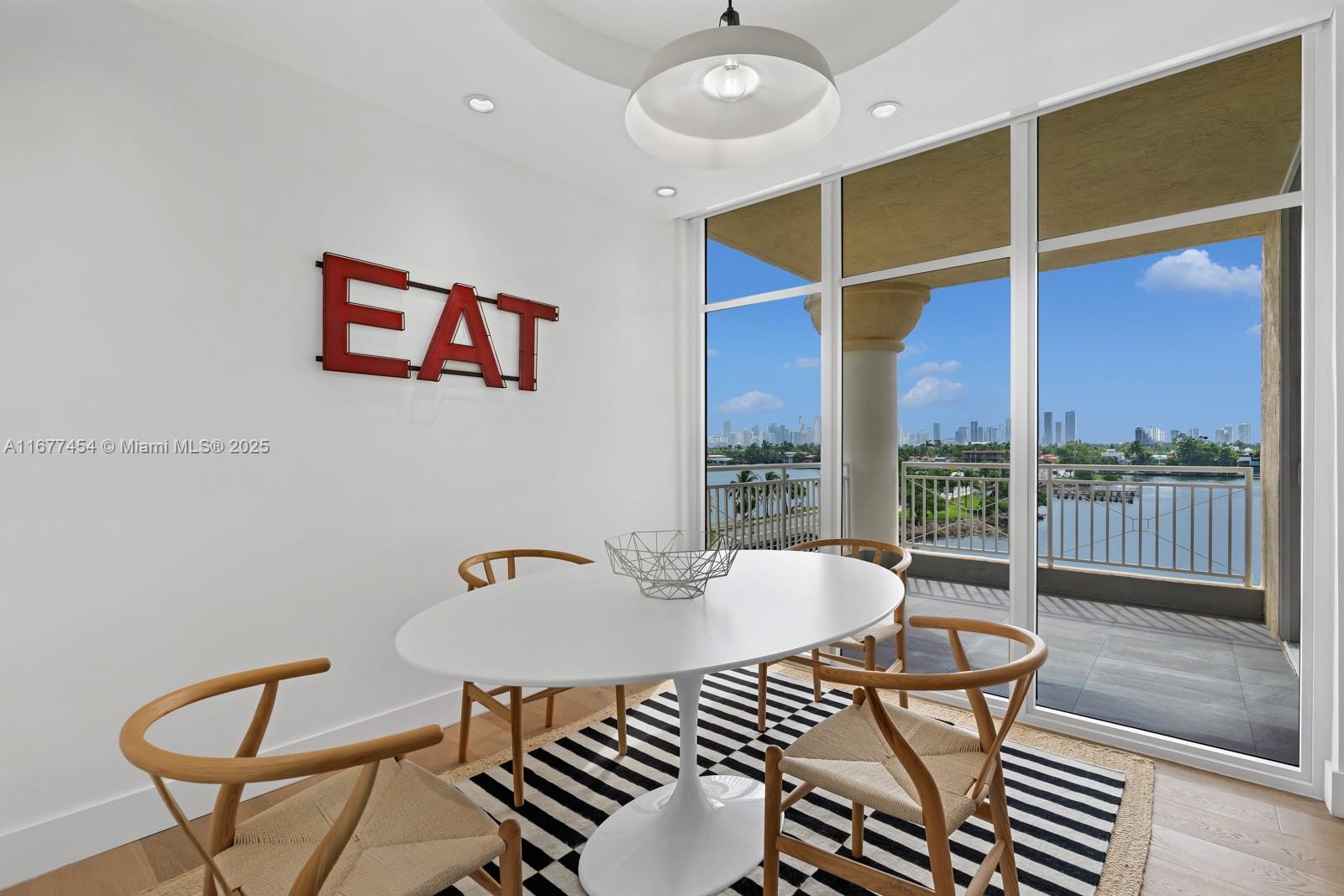 THE VISTAS CONDO - Residential