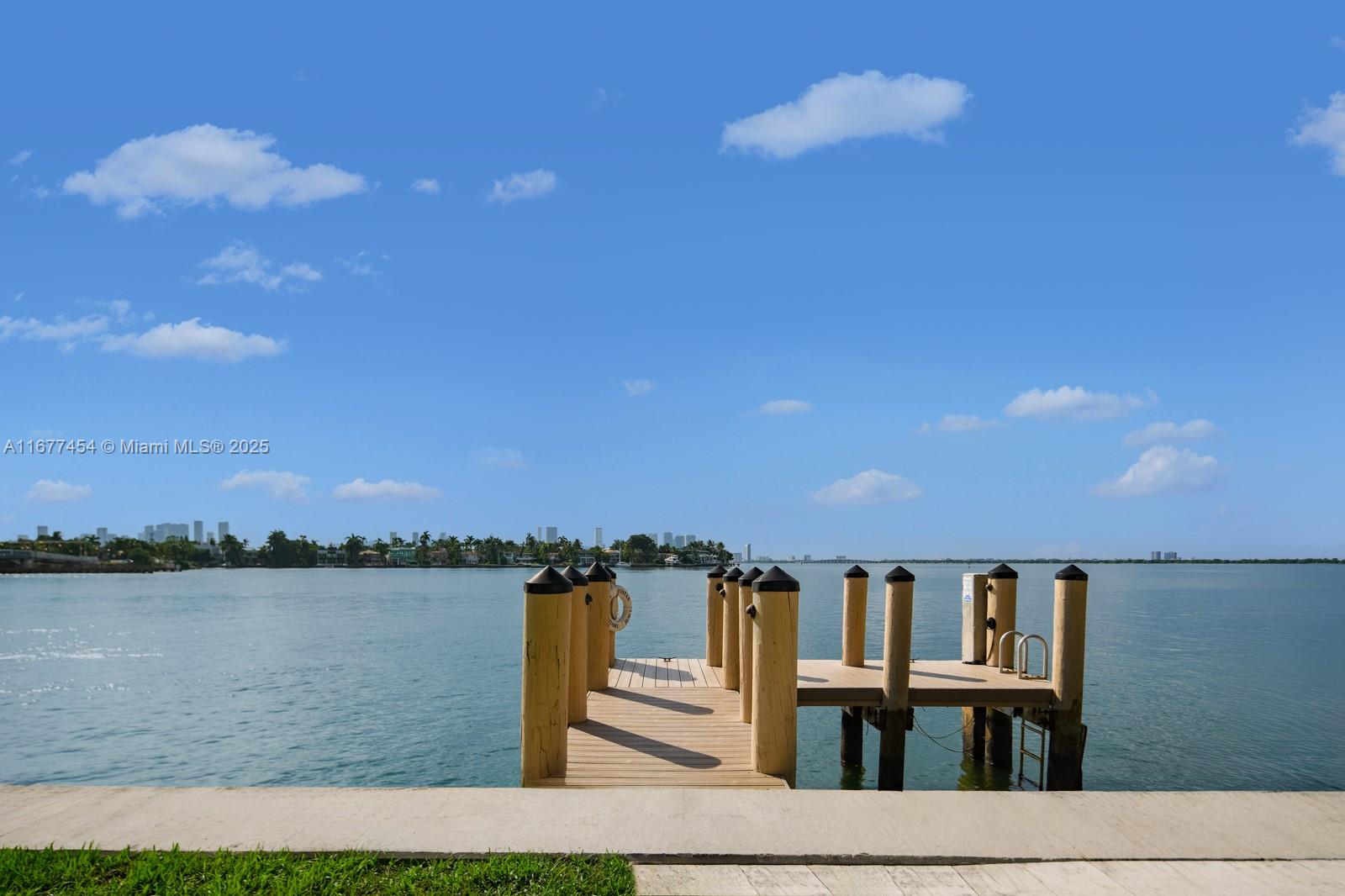 THE VISTAS CONDO - Residential