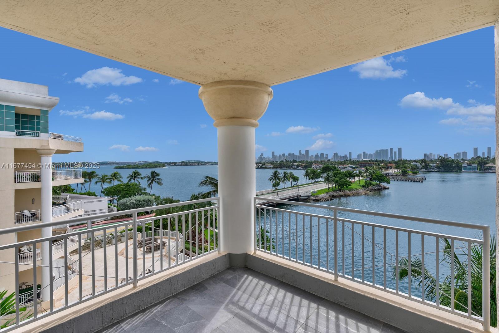 THE VISTAS CONDO - Residential