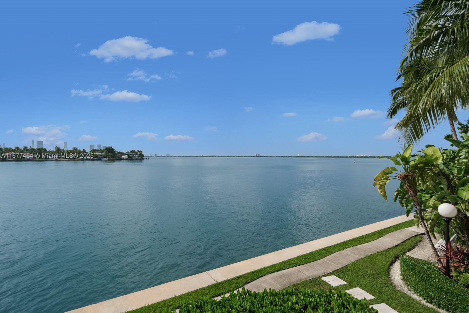 THE VISTAS CONDO - Residential