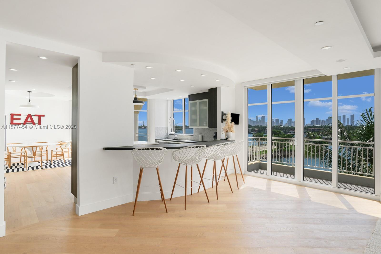 THE VISTAS CONDO - Residential