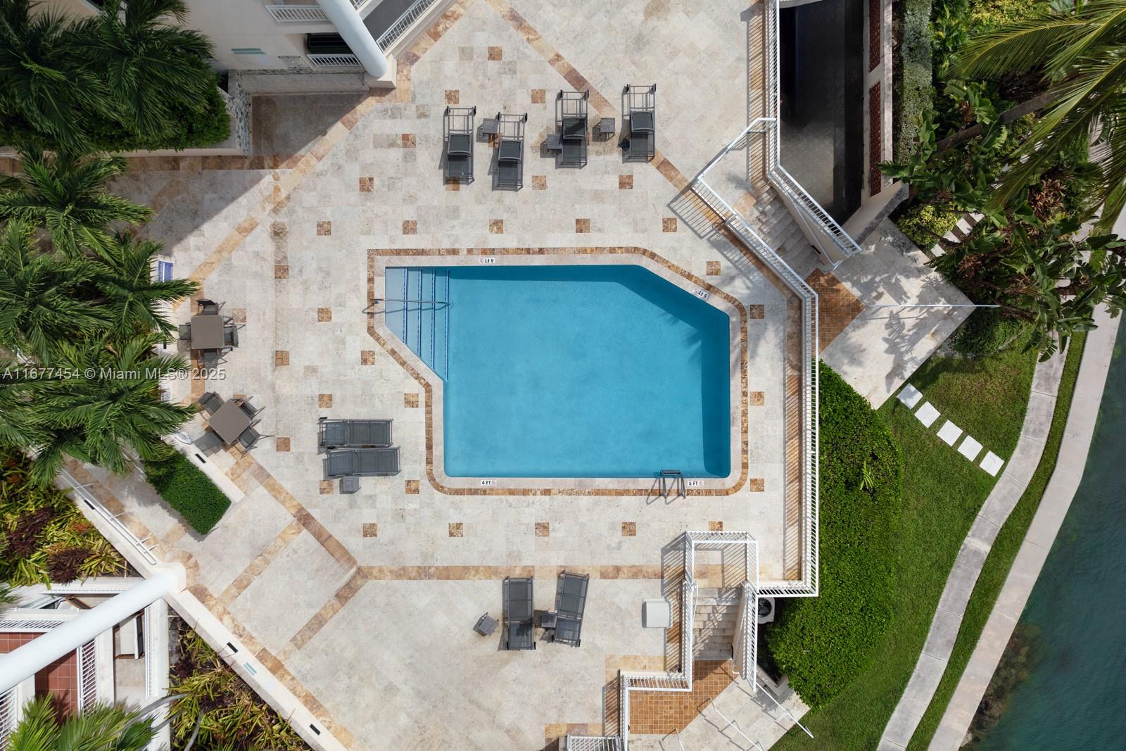 THE VISTAS CONDO - Residential