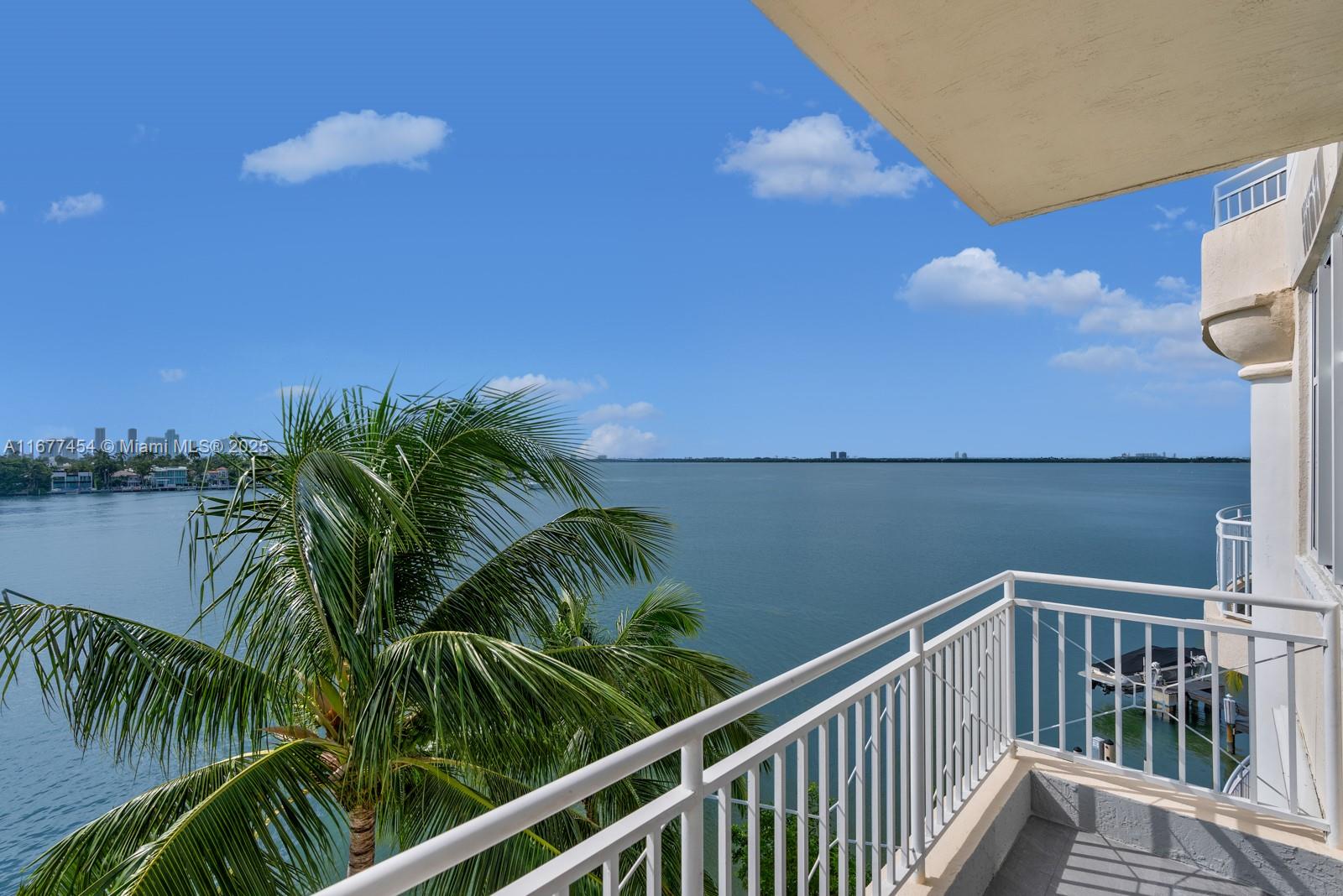 THE VISTAS CONDO - Residential