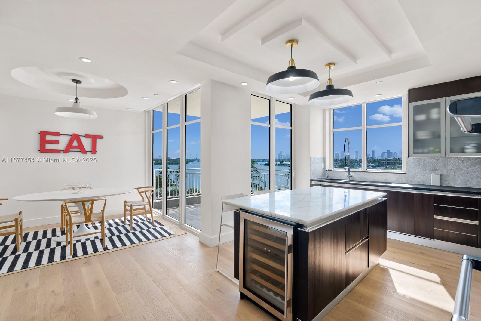 THE VISTAS CONDO - Residential