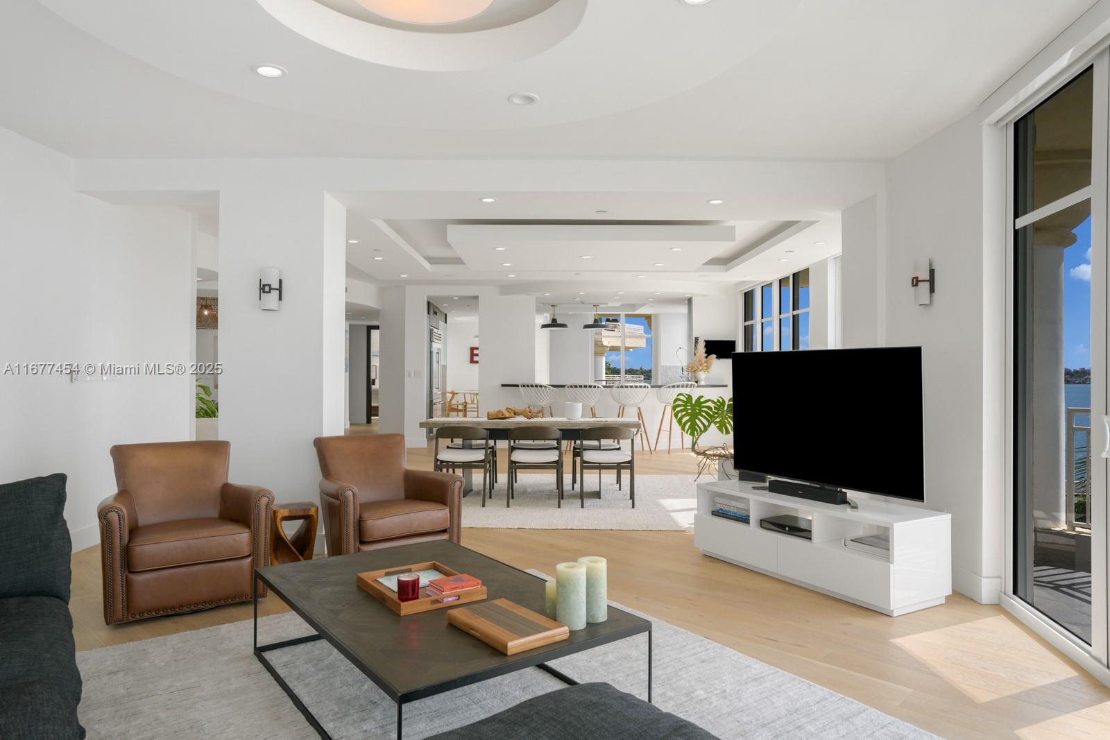 THE VISTAS CONDO - Residential