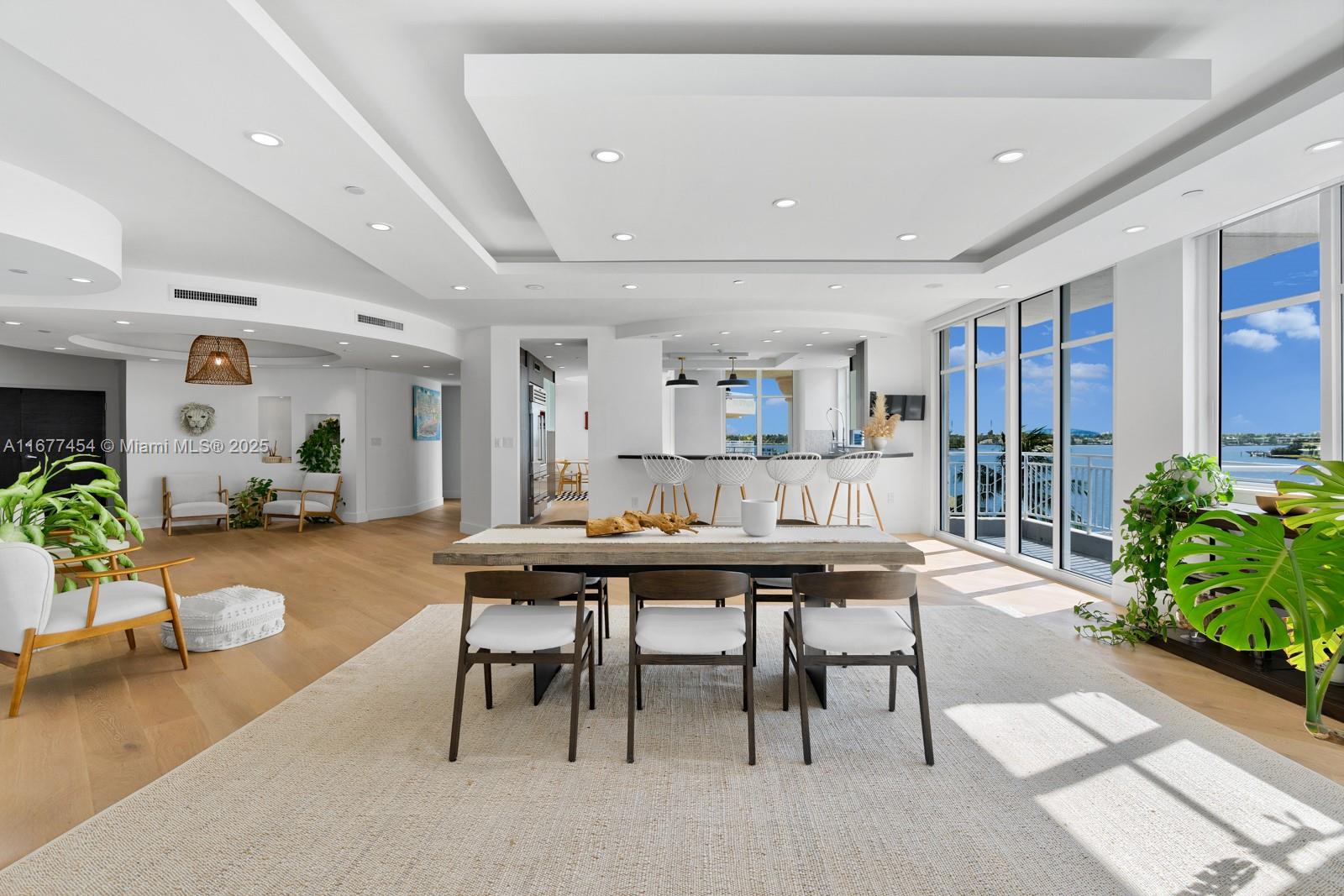 THE VISTAS CONDO - Residential