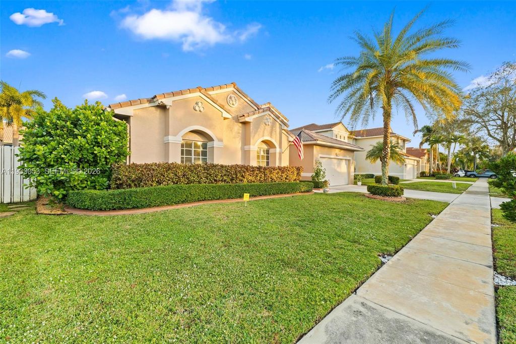 Photo of 343 SW 187th Ter, Pembroke Pines, FL 33029 (MLS # A11933053)