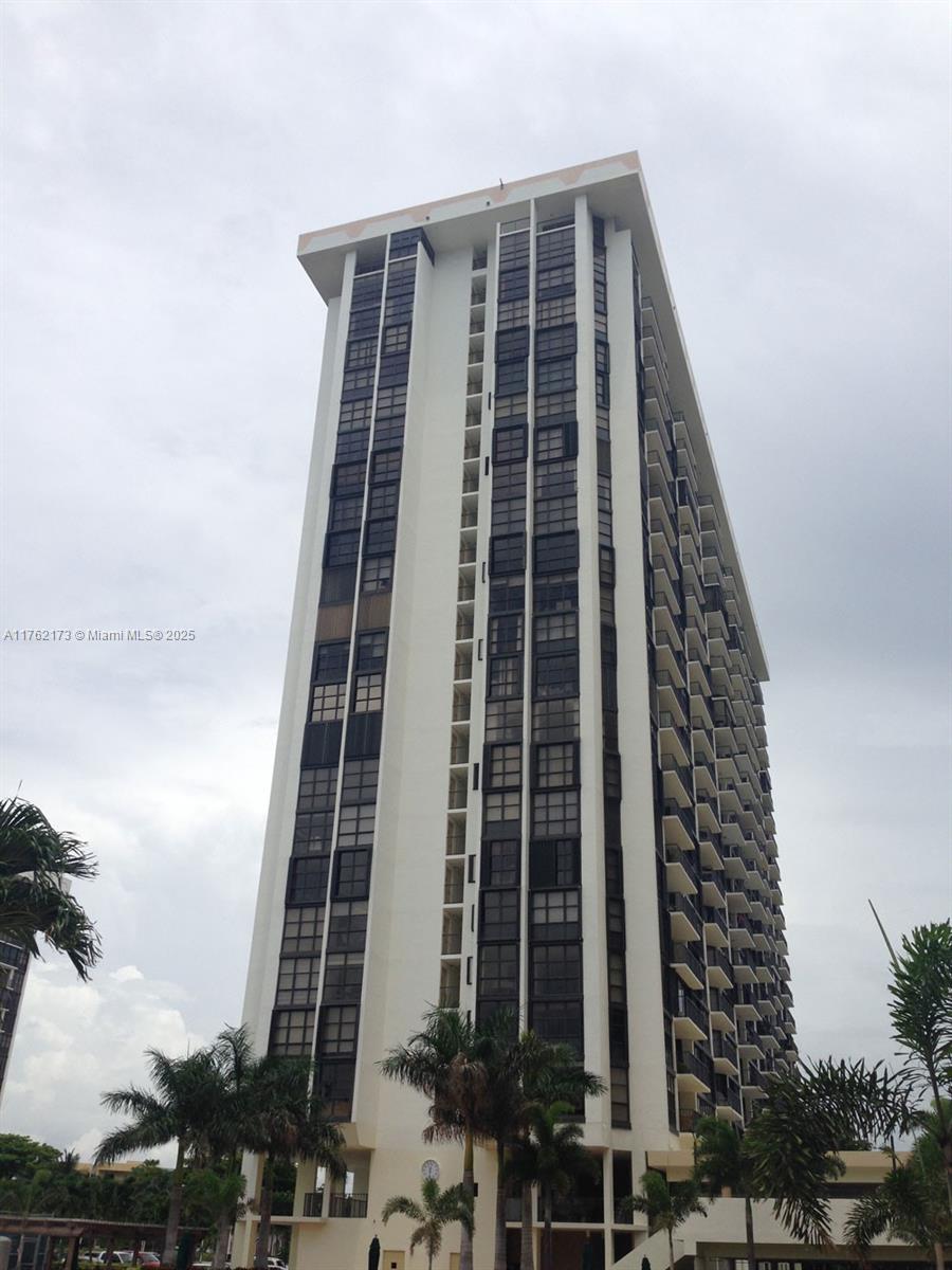 Rental Property at Address Not Disclosed, Miami, Broward County, Florida - Bedrooms: 1 
Bathrooms: 2  - $2,700 MO.