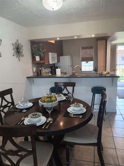 2821 Somerset Dr 312 Lauderdale Lakes FL 33311